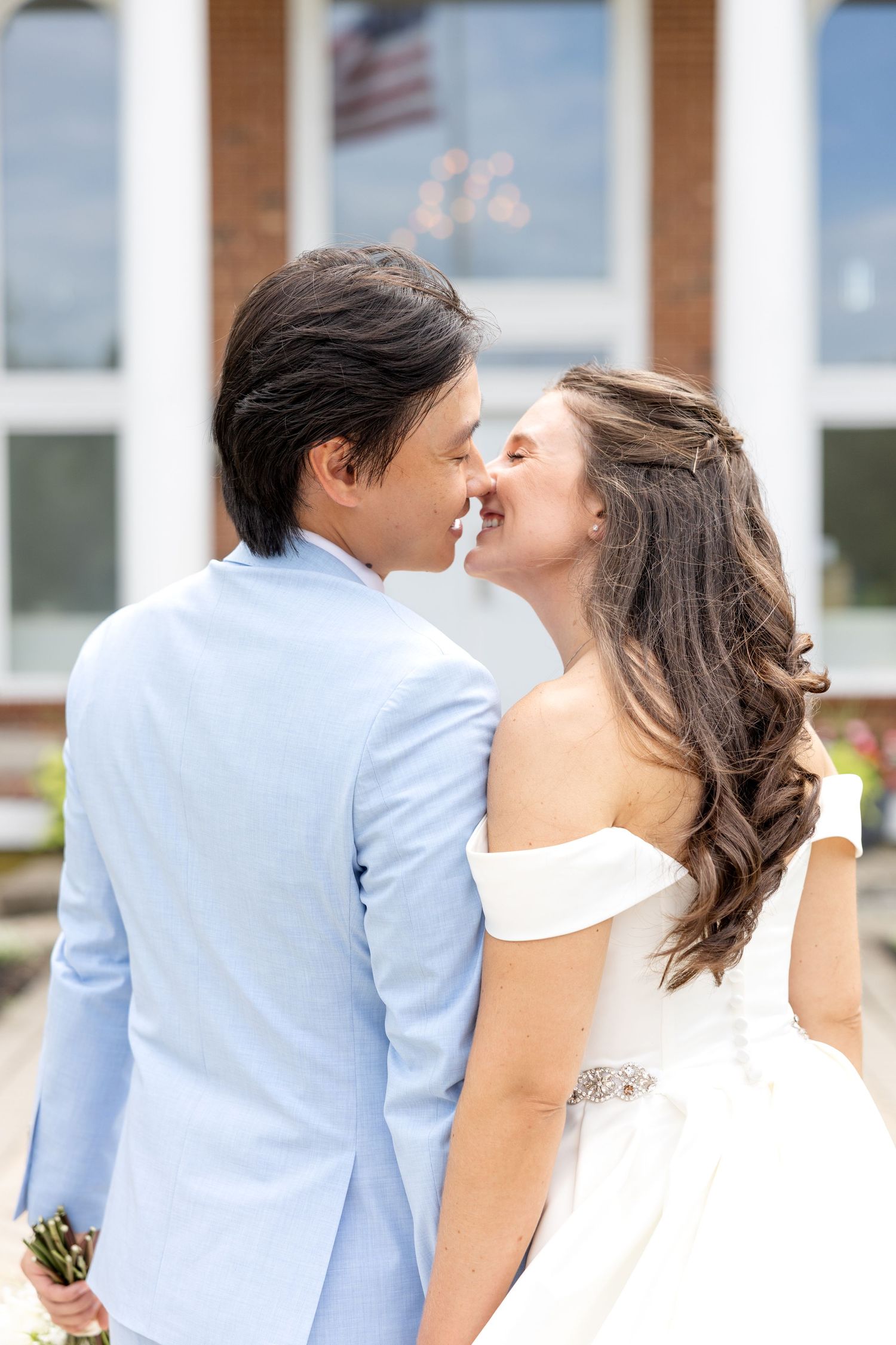 Timeless bride and groom wedding portraits at The Estate at Sunset Farm in Bellbrook, Ohio, photographed by Julia & Sean Photography.