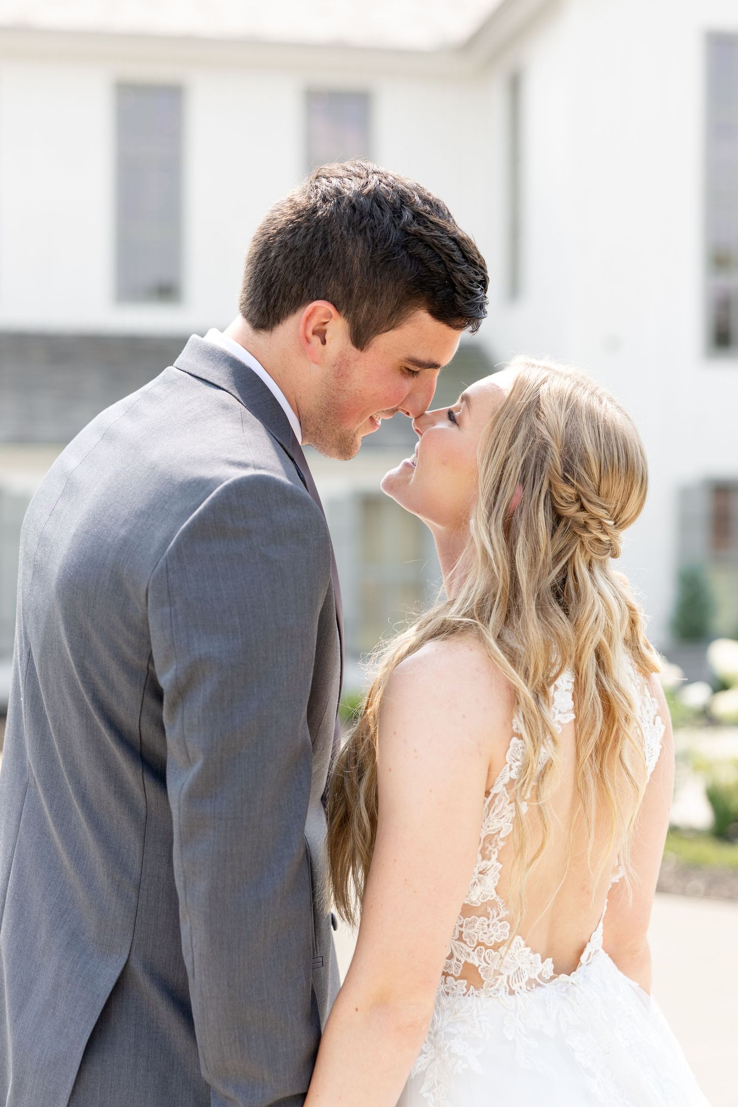Joyful summer wedding at The Bicentennial Barn in Dayton, Ohio, photographed by Dayton wedding photographers Julia and Sean Photography.