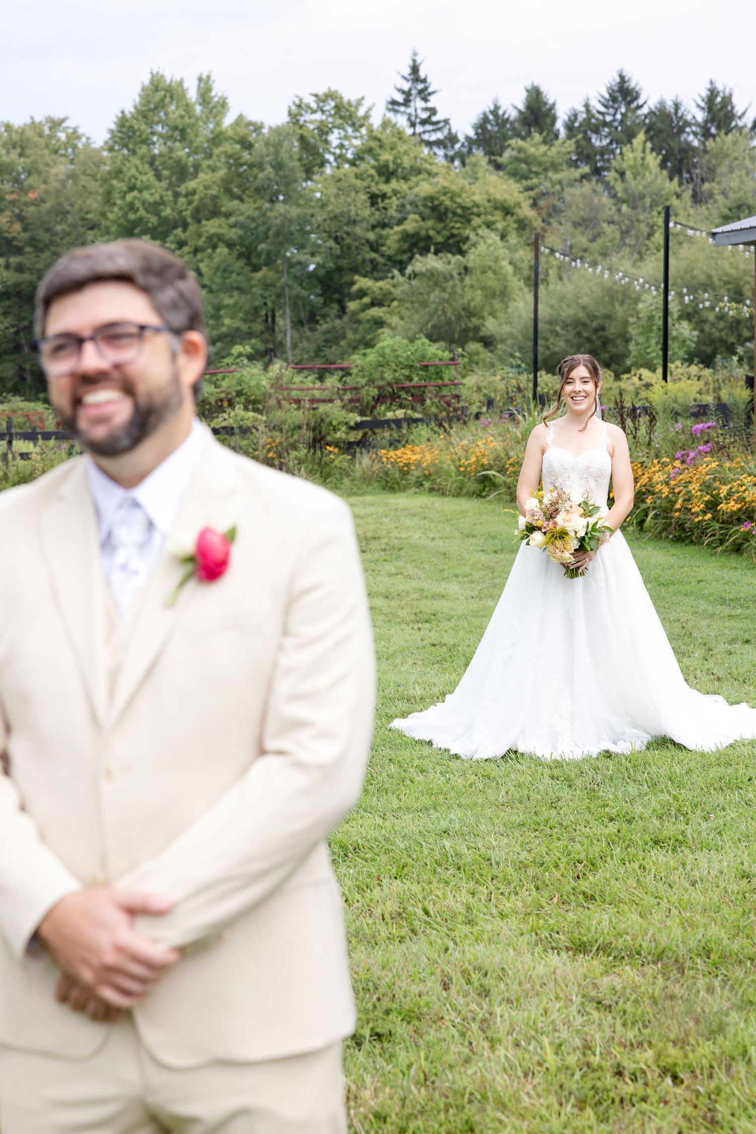 Romantic Meadow Ridge Events wedding in Windsor, Ohio photographed by Julia & Sean Photography, Northeast Ohio wedding photographers.