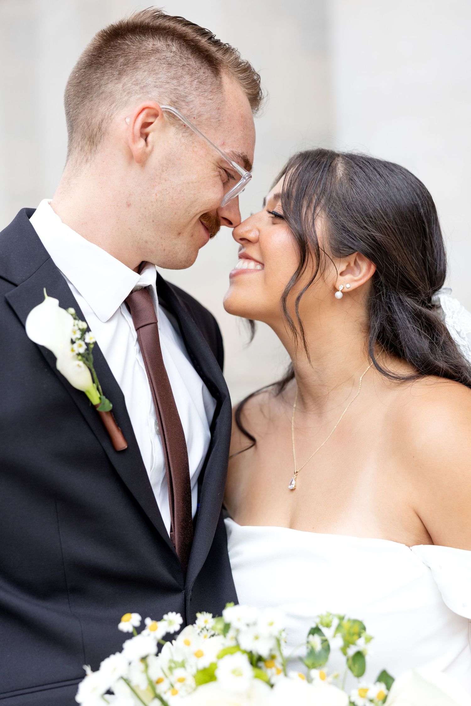 Bride and groom portraits at the Ohio Statehouse in downtown Columbus, Ohio, captured with timeless, light and airy wedding photography.