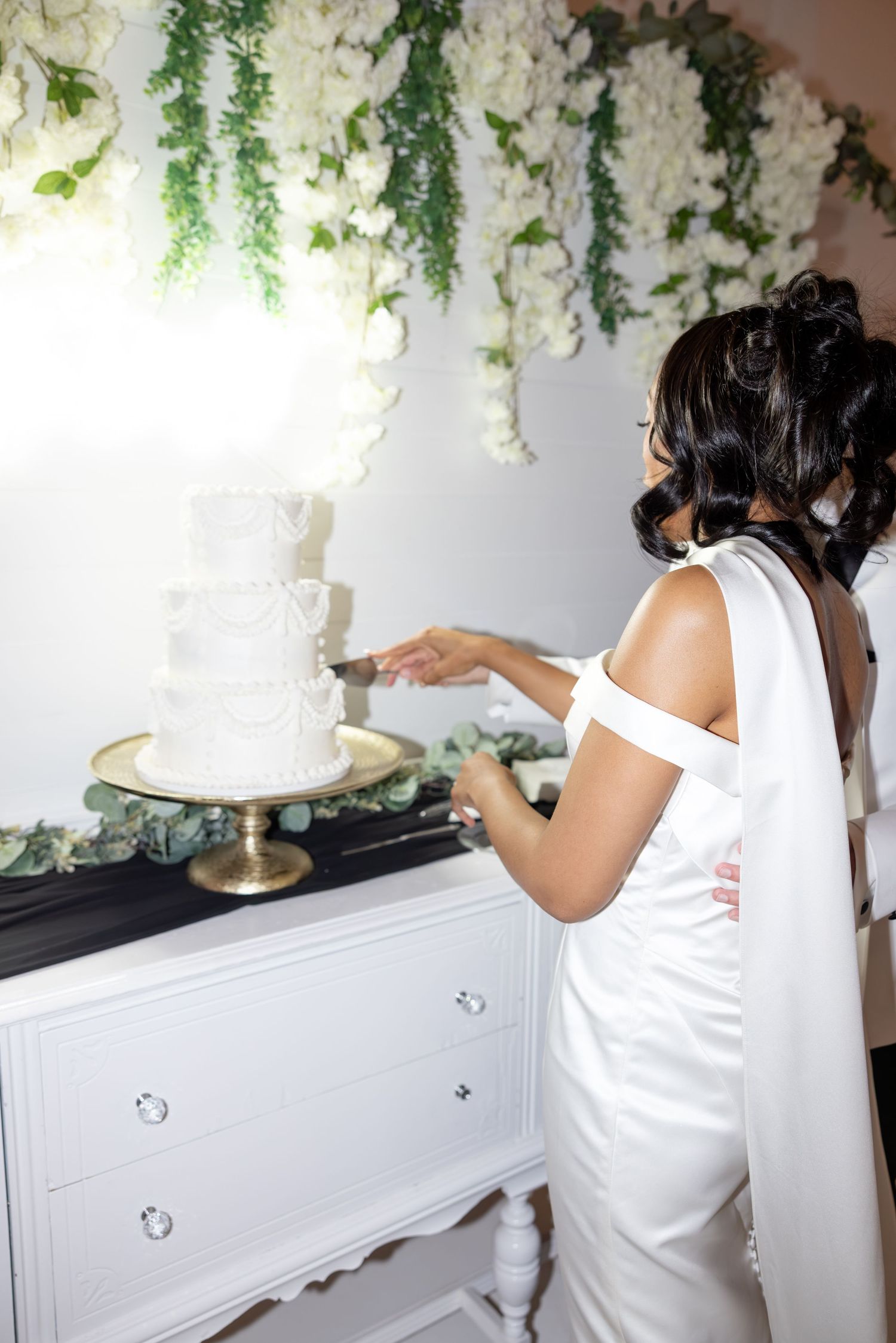 Light and airy wedding photos at The Glass House near Huntsville, Alabama capturing joyful, timeless moments of a bride and groom
