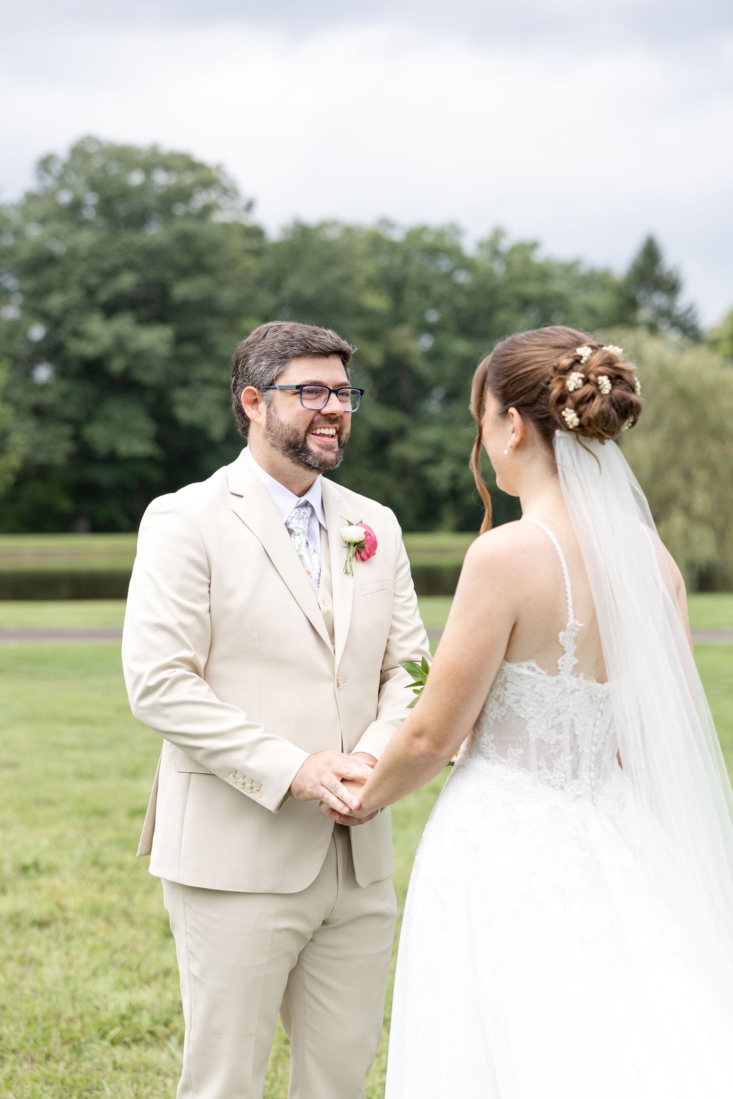Romantic Meadow Ridge Events wedding in Windsor, Ohio photographed by Julia & Sean Photography, Northeast Ohio wedding photographers.