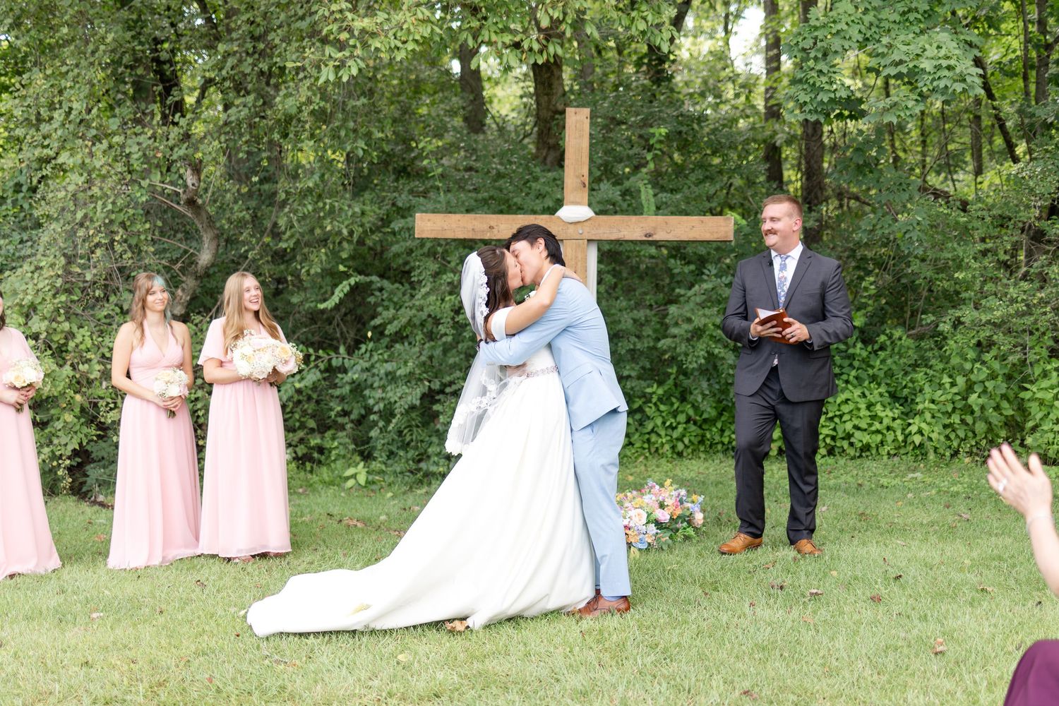 Outdoor wedding ceremony at The Estate at Sunset Farm in Bellbrook, Ohio, captured by Dayton wedding photographers Julia & Sean Photography