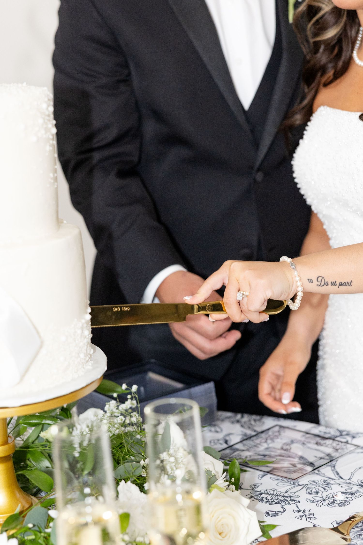 Elegant wedding at The Upton House in Guntersville, Alabama featuring a joyful bride and groom and timeless southern elegance.