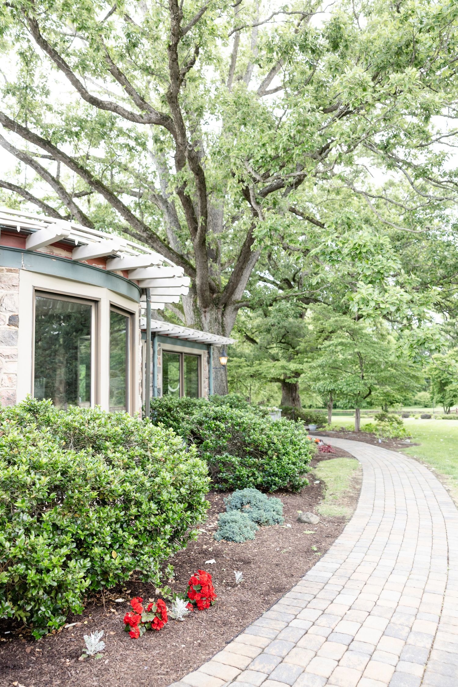 Timeless wedding inspiration at The Beverly Mansion featuring romantic portraits, elegant details, and a joyful celebration in Marengo, Ohio