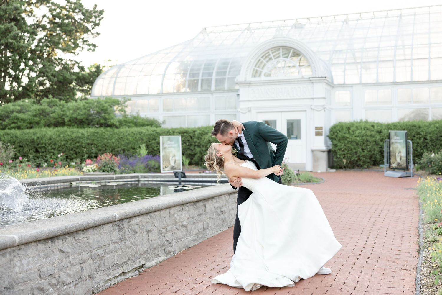 Wedding day photos at The Toledo Zoo in Toledo, Ohio photographed by Julia & Sean Photography, Ohio wedding photographers