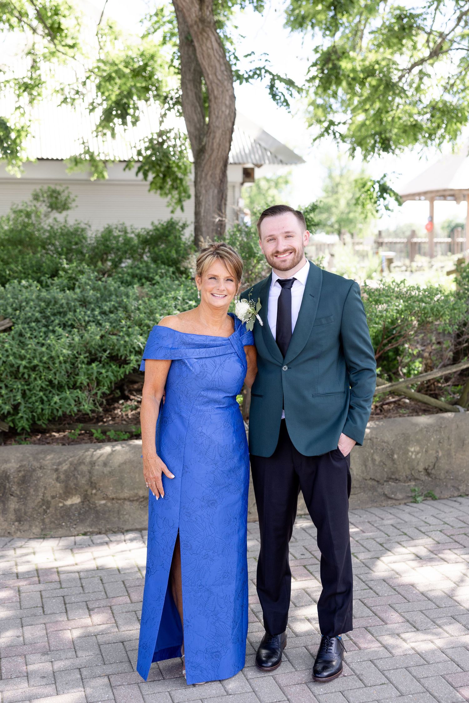 Wedding day photos at The Toledo Zoo in Toledo, Ohio photographed by Julia & Sean Photography, Ohio wedding photographers