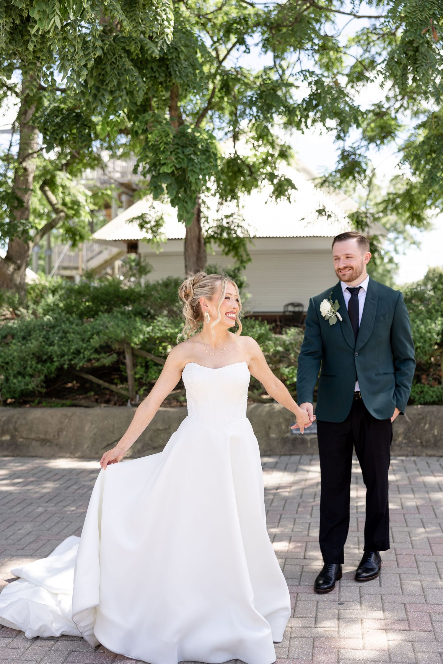 Wedding day photos at The Toledo Zoo in Toledo, Ohio photographed by Julia & Sean Photography, Ohio wedding photographers