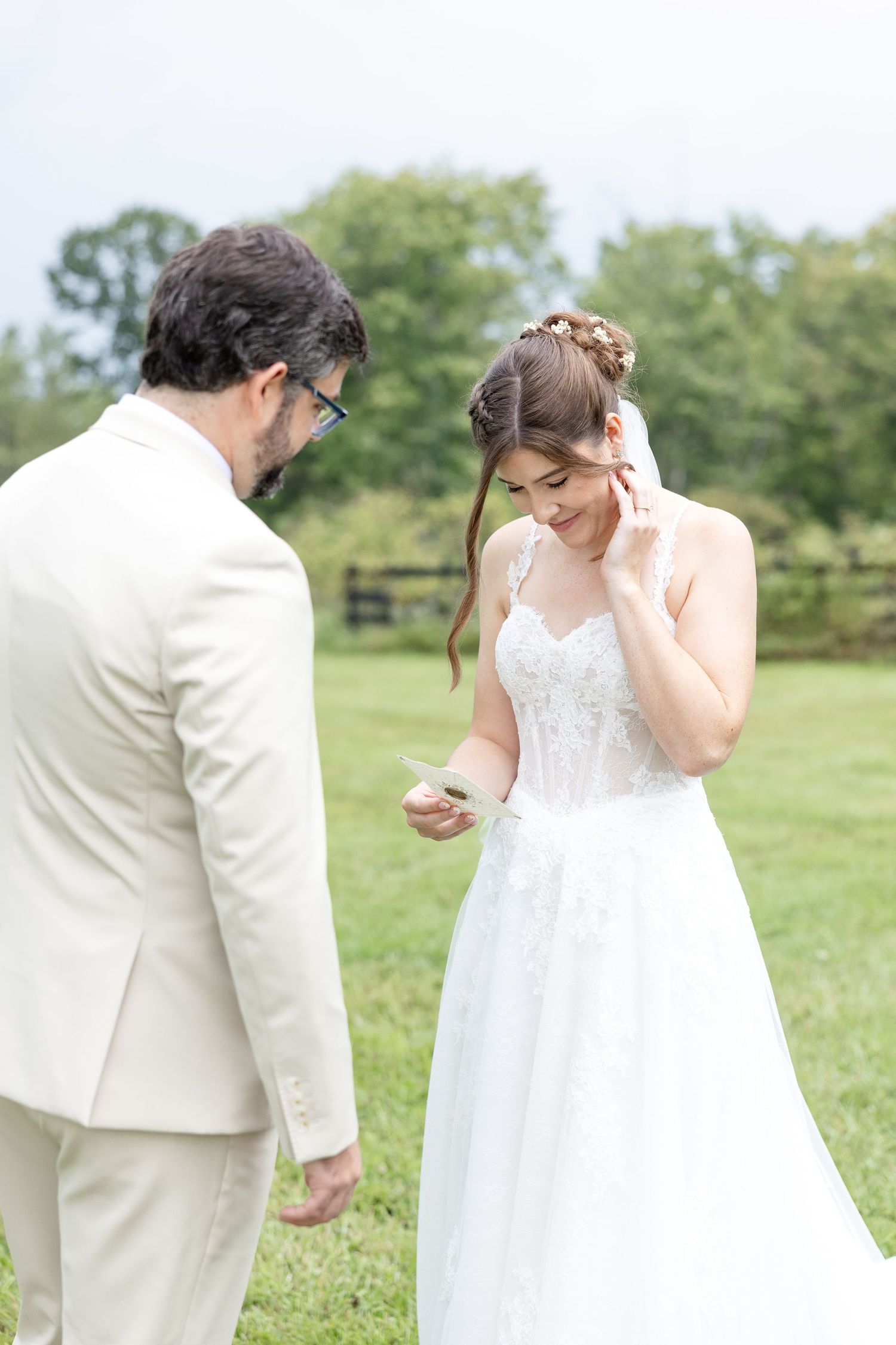 Romantic Meadow Ridge Events wedding in Windsor, Ohio photographed by Julia & Sean Photography, Northeast Ohio wedding photographers.