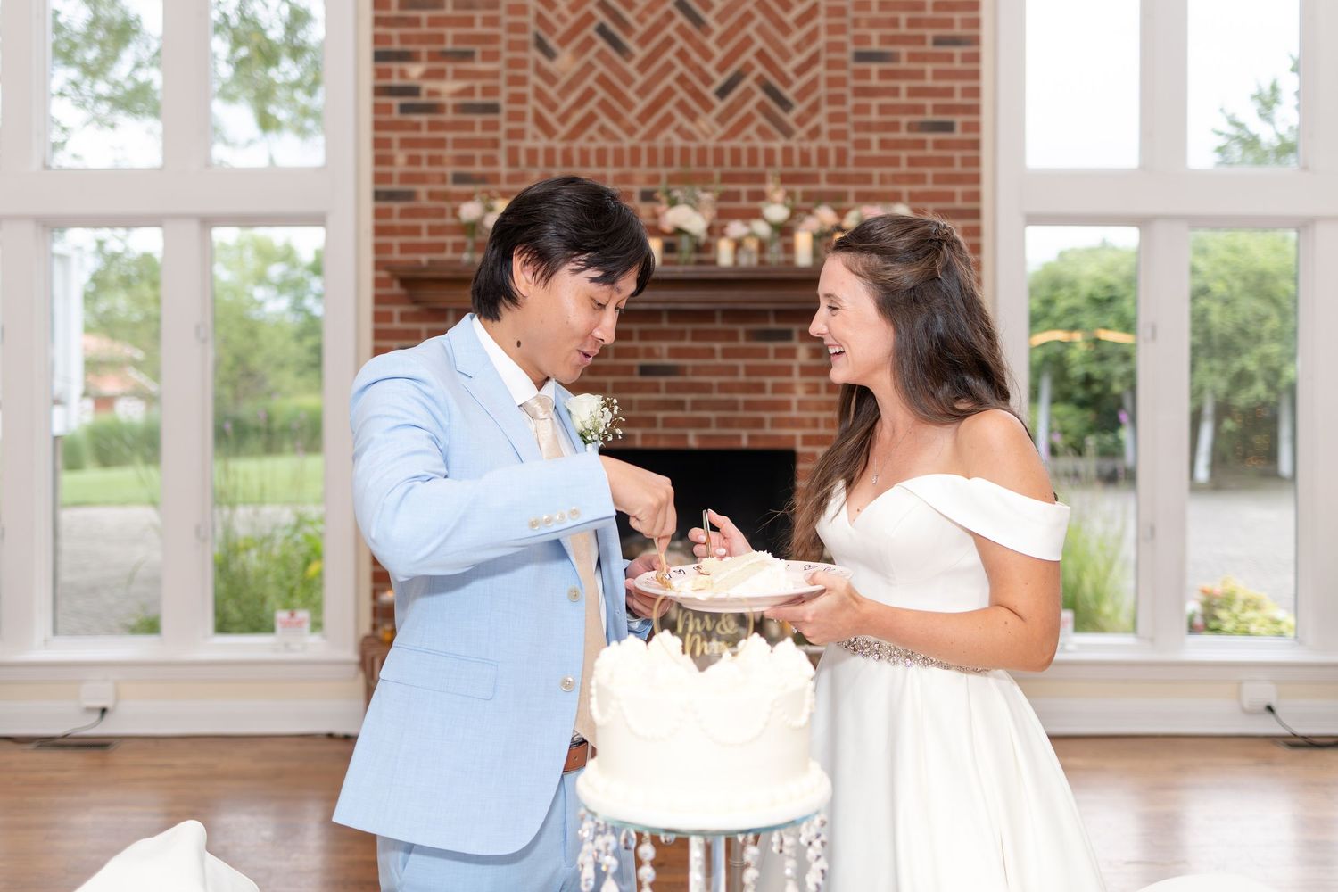 Joyful wedding reception and group dancing at The Estate at Sunset Farm in Bellbrook, Ohio, photographed by Julia and Sean Photography