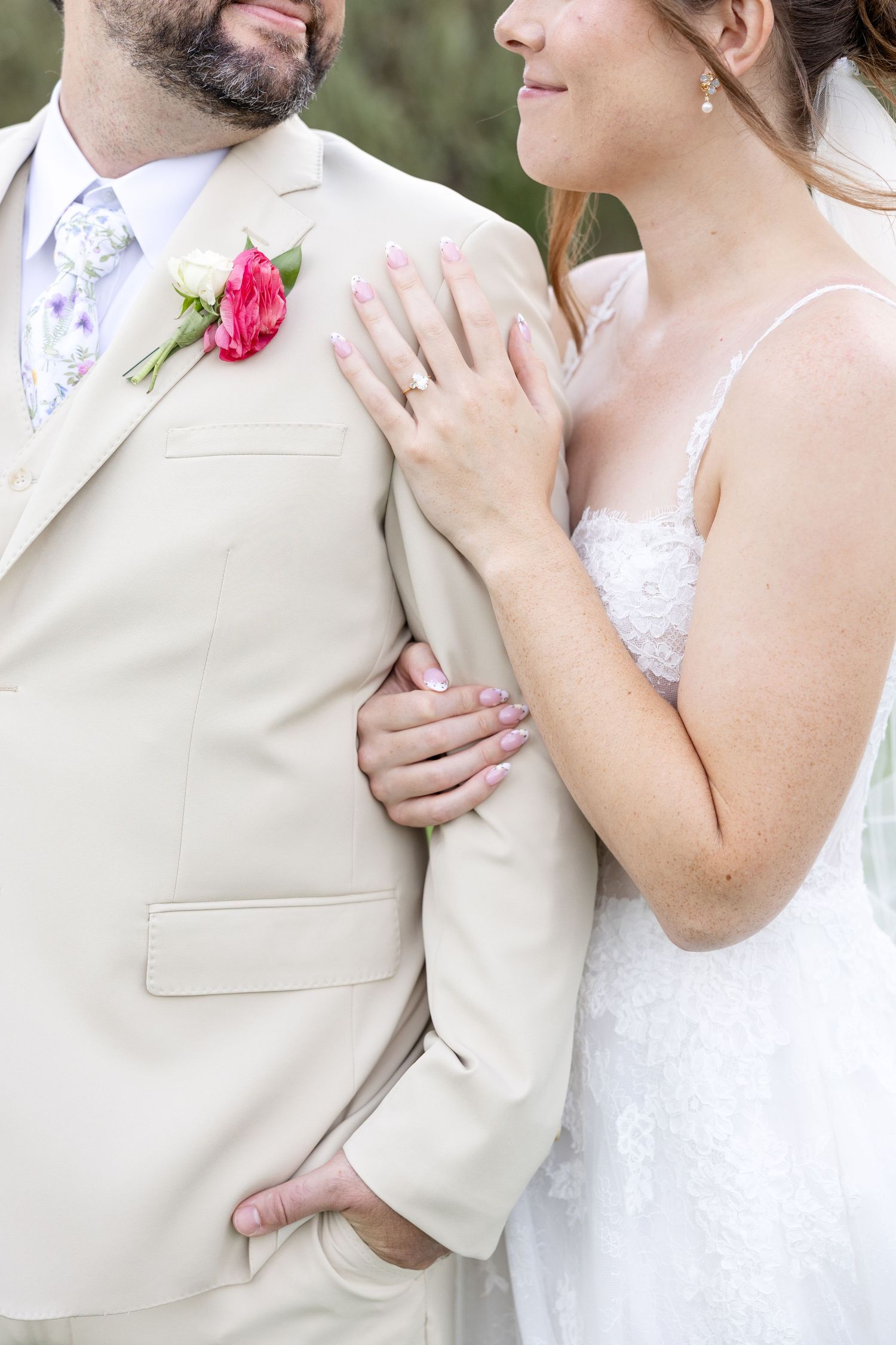Romantic Meadow Ridge Events wedding in Windsor, Ohio photographed by Julia & Sean Photography, Northeast Ohio wedding photographers.