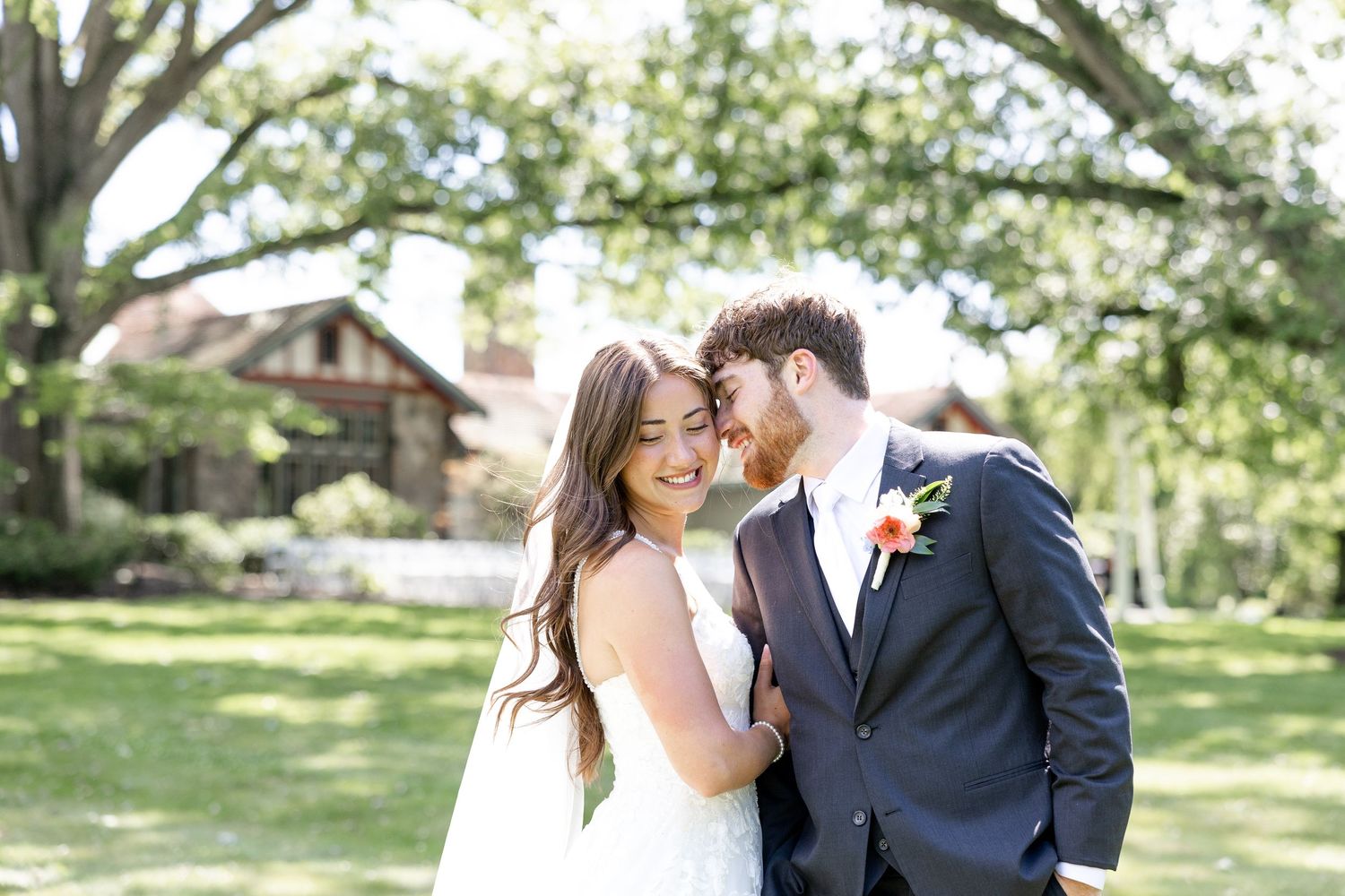 Elegant summer wedding at The Beverly Mansion in Marengo, Ohio captured by Dayton wedding photographers Julia & Sean Photography.