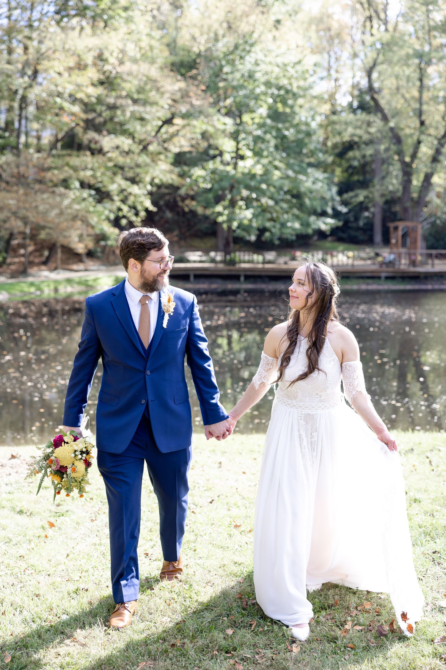 Light, airy wedding photography in Cleveland, Ohio. Ohio Wedding Photographers - Julia and Sean Photography, timeless, joyful wedding photos