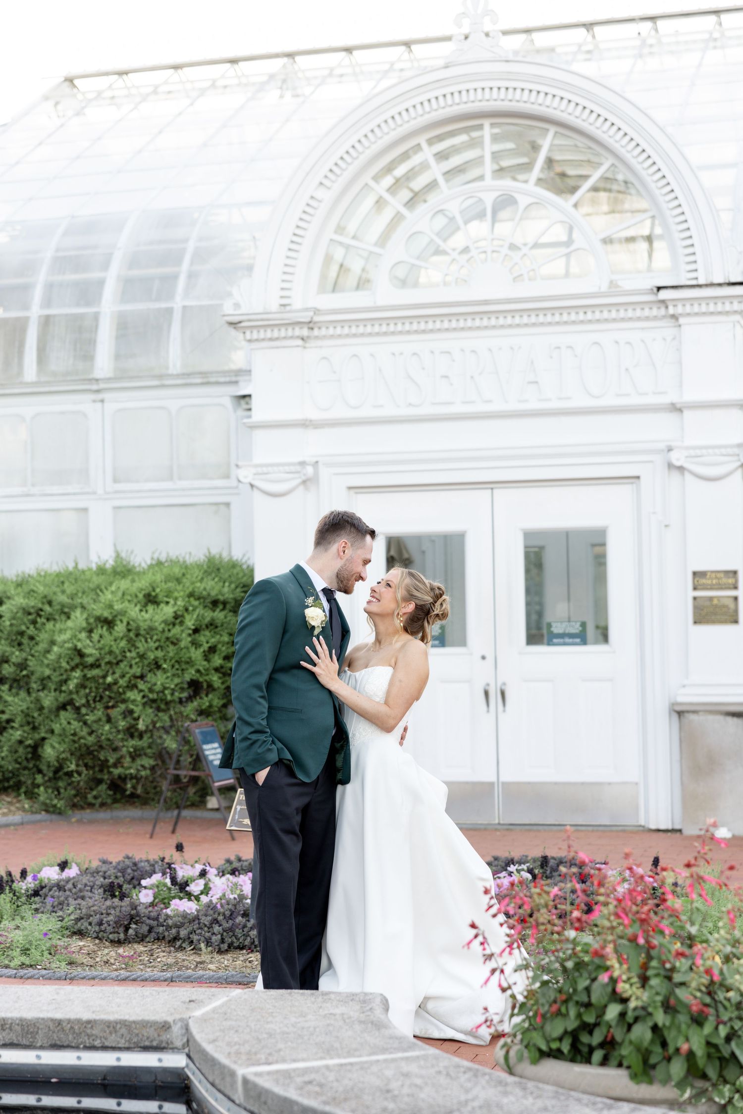 Wedding day photos at The Toledo Zoo in Toledo, Ohio photographed by Julia & Sean Photography, Ohio wedding photographers