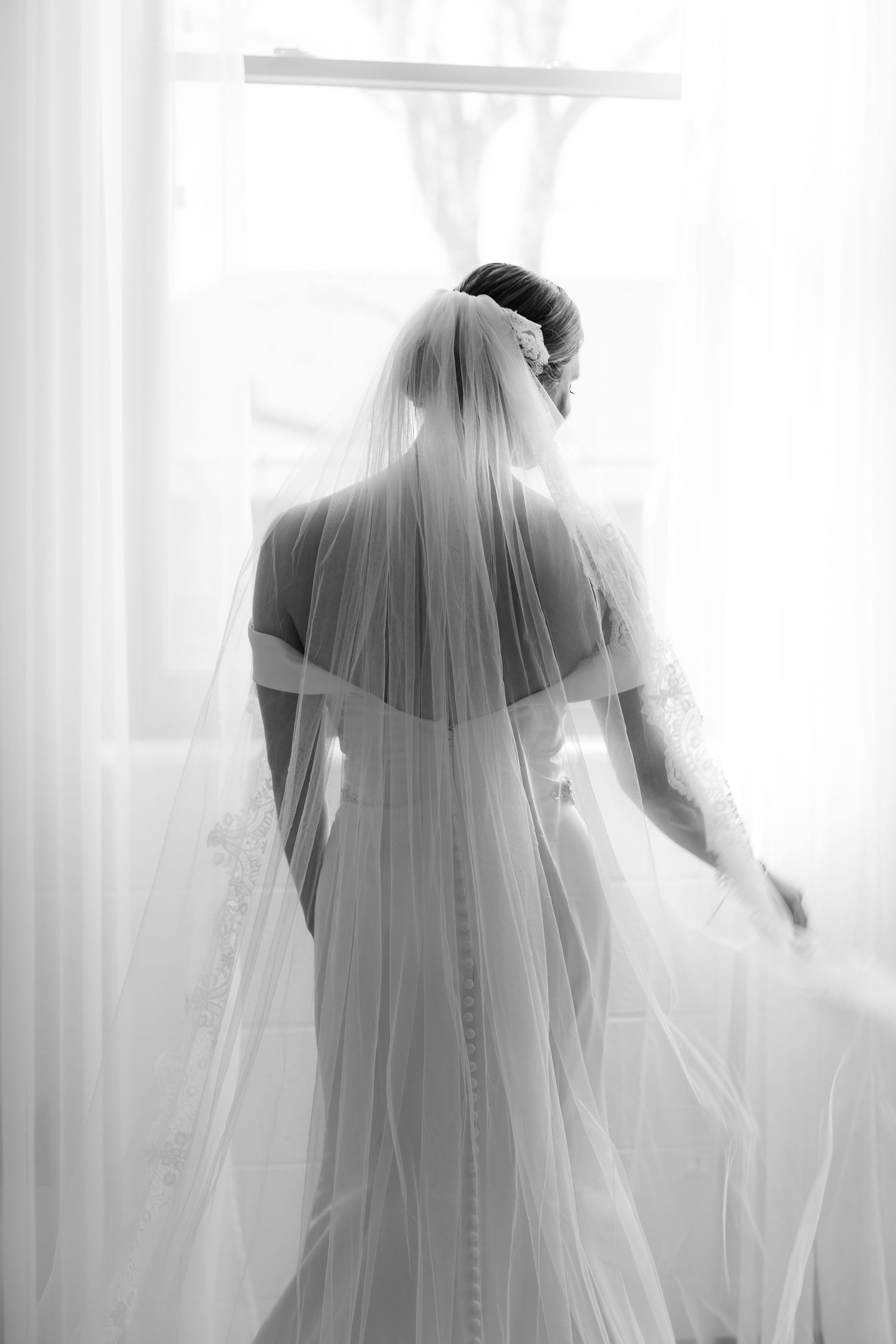 Light and airy wedding photography by Julia and Sean Photography, husband-and-wife photographers serving joyful brides in Dayton, Cincinnati