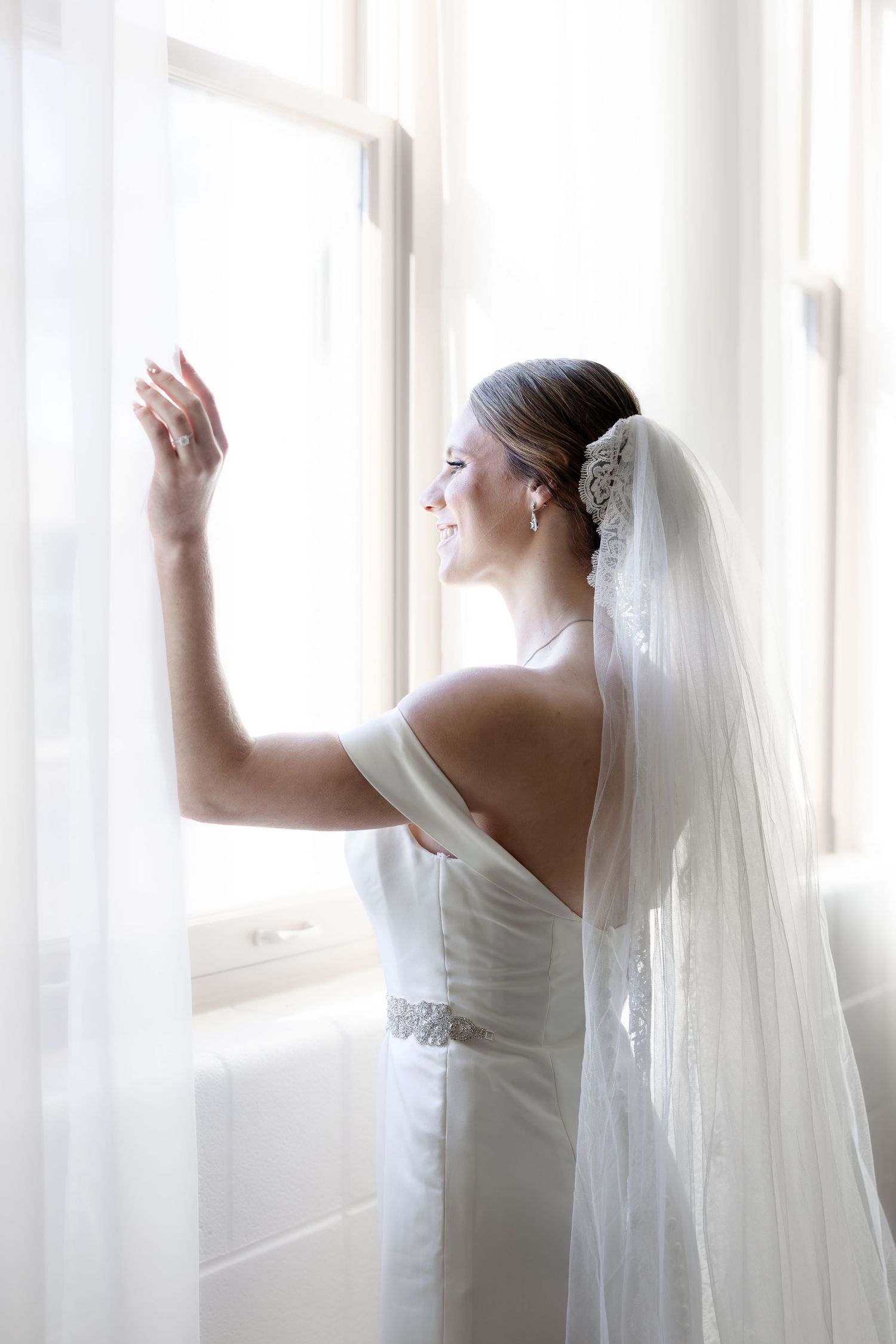 Light and airy wedding photography by Julia and Sean Photography, husband-and-wife photographers serving joyful brides in Dayton, Cincinnati