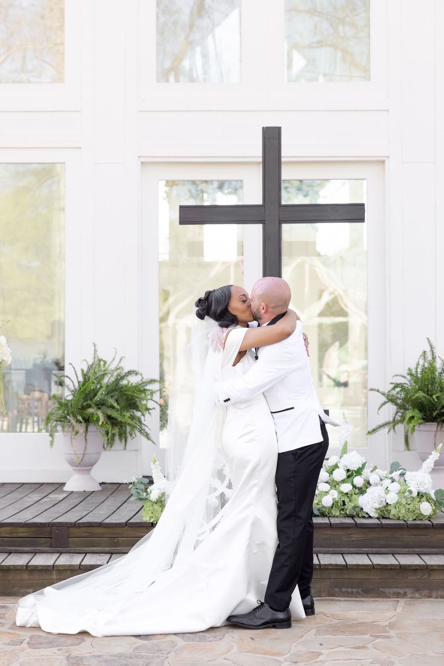 Elegant Glass House wedding near Huntsville, Alabama with natural light, romantic portraits, and faith-filled ceremony moments