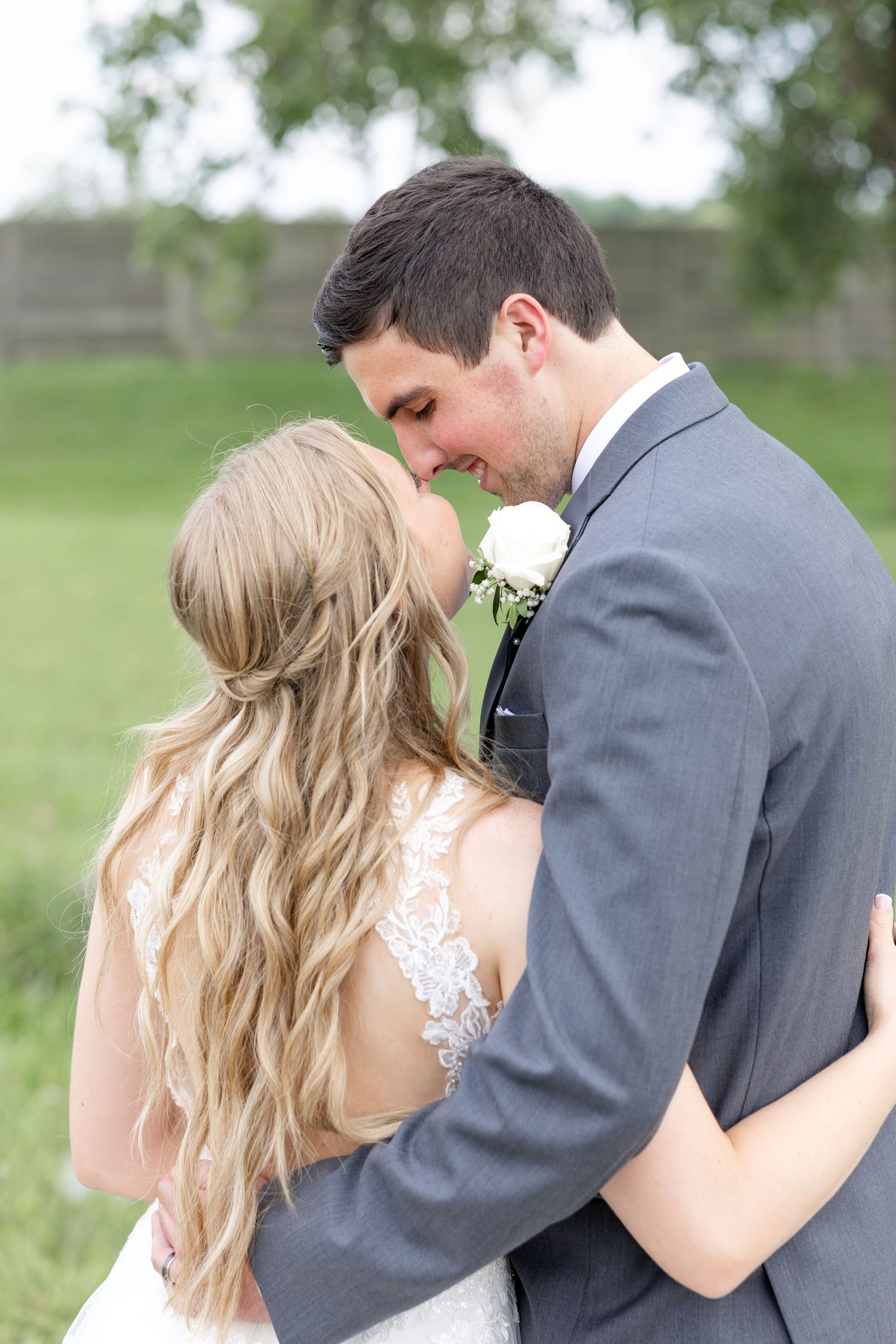 Joyful summer wedding at The Bicentennial Barn in Dayton, Ohio, photographed by Dayton wedding photographers Julia and Sean Photography.