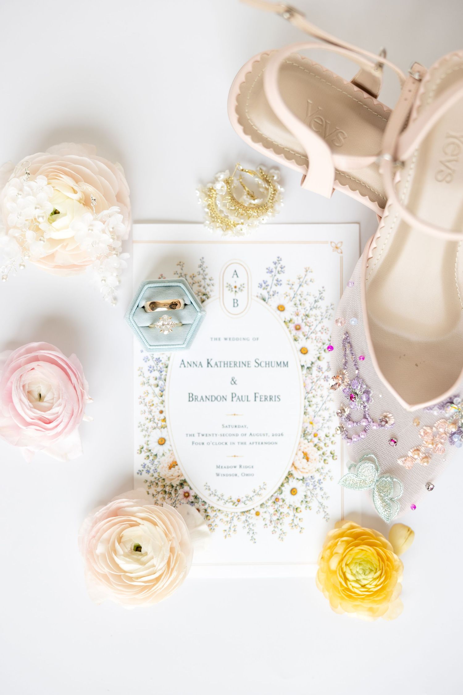 Romantic Meadow Ridge Events wedding in Windsor, Ohio photographed by Julia & Sean Photography, Northeast Ohio wedding photographers.
