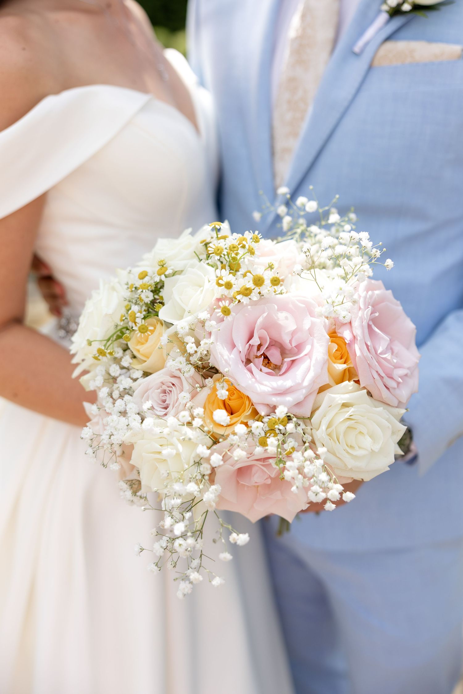 Timeless bride and groom wedding portraits at The Estate at Sunset Farm in Bellbrook, Ohio, photographed by Julia & Sean Photography.