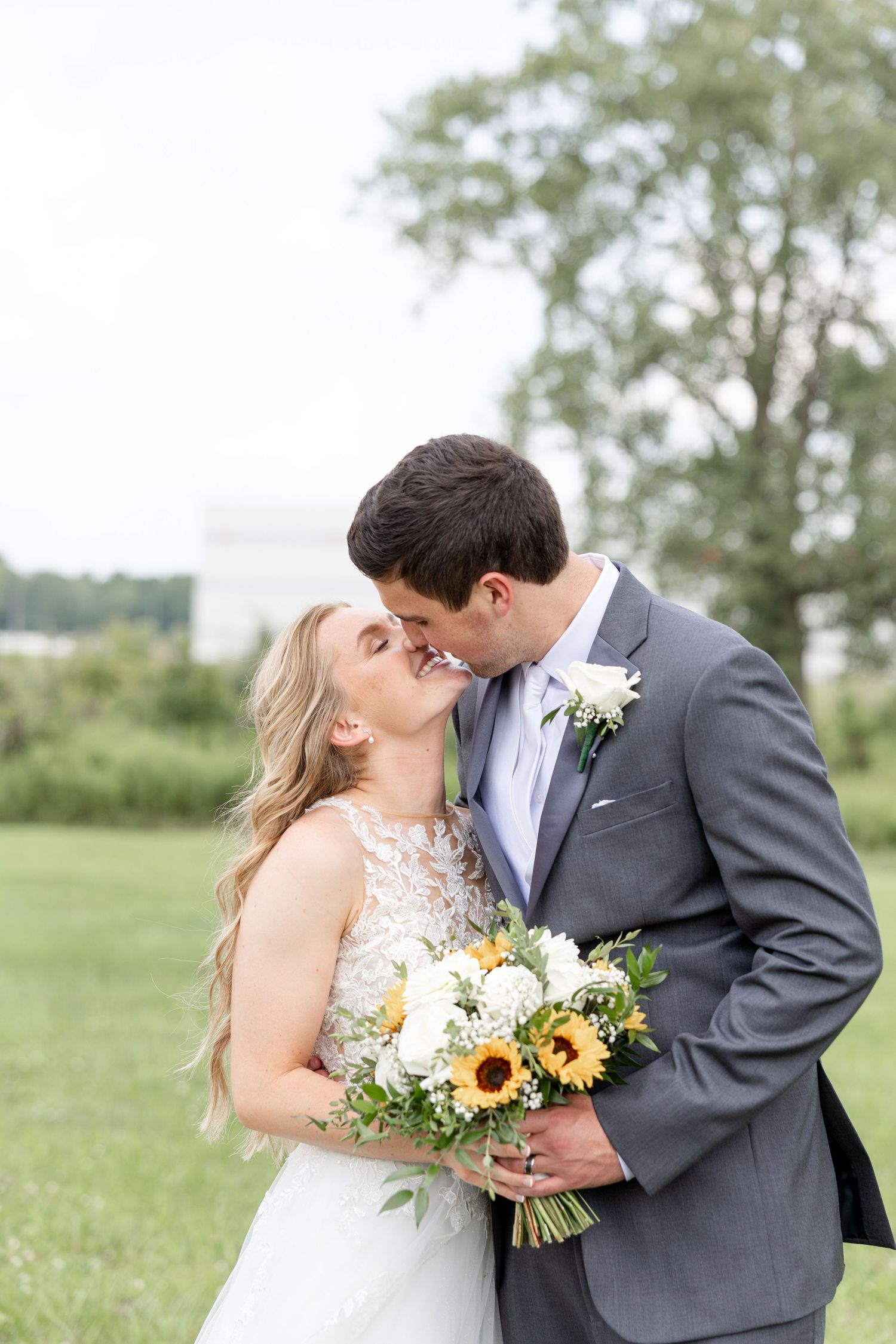 Joyful summer wedding at The Bicentennial Barn in Dayton, Ohio, photographed by Dayton wedding photographers Julia and Sean Photography.