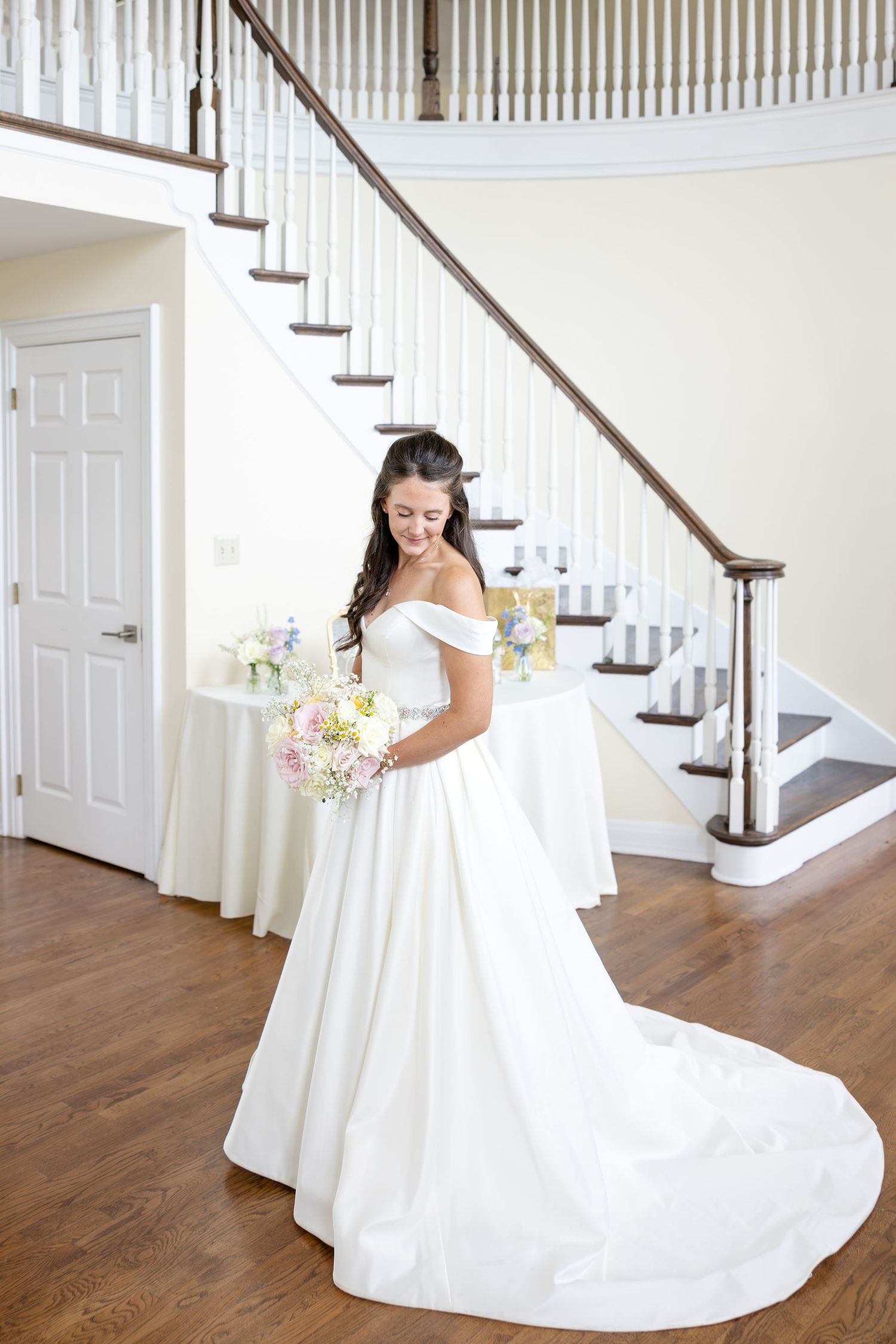 Timeless bride and groom wedding portraits at The Estate at Sunset Farm in Bellbrook, Ohio, photographed by Julia & Sean Photography.