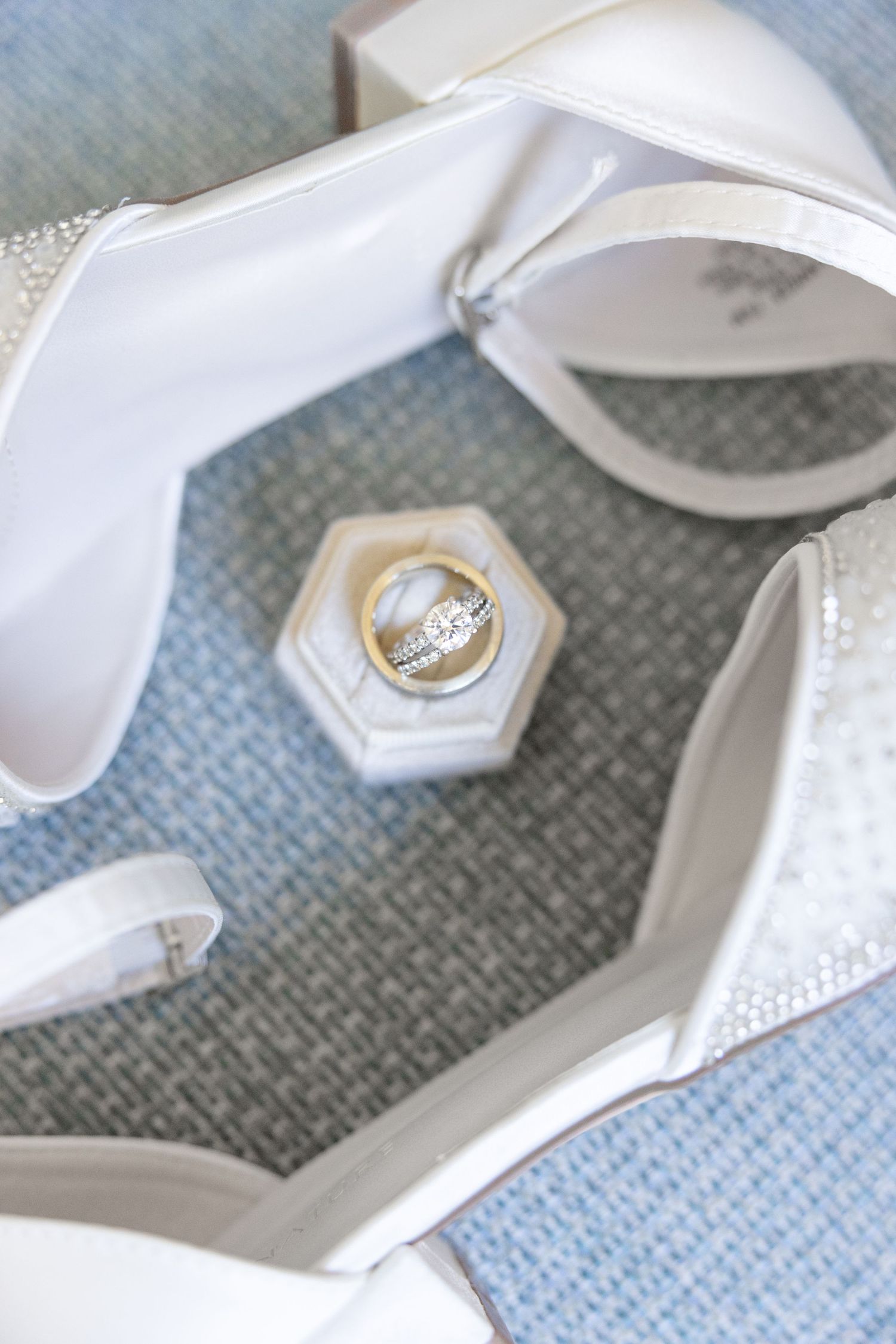Light and airy wedding photography by Julia and Sean Photography, husband-and-wife photographers serving joyful brides in Dayton, Cincinnati