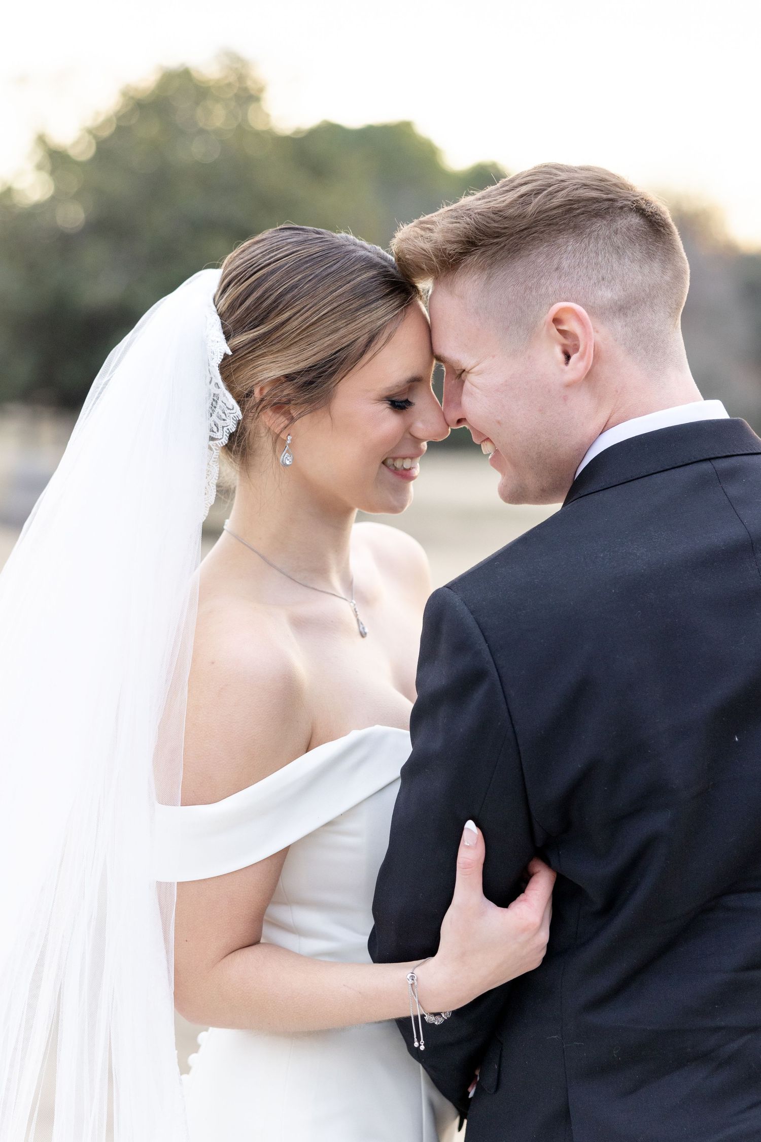 Light and airy wedding photography by Julia and Sean Photography, husband-and-wife photographers serving joyful brides in Dayton, Cincinnati