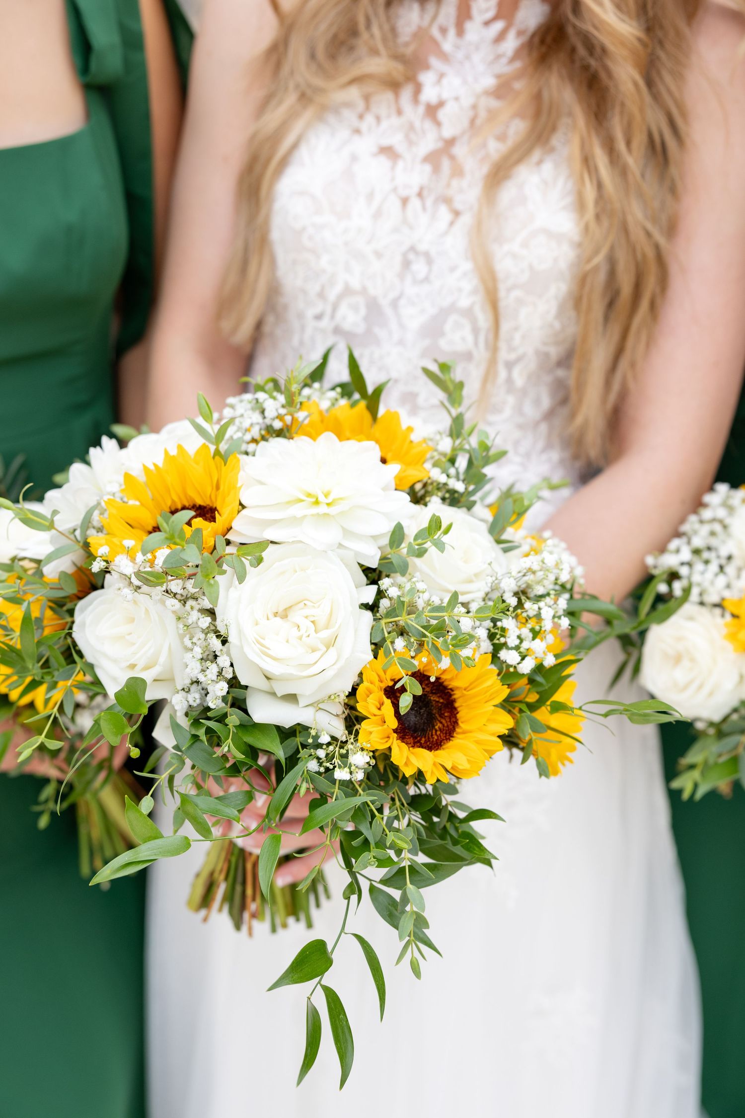 Joyful summer wedding at The Bicentennial Barn in Dayton, Ohio, photographed by Dayton wedding photographers Julia and Sean Photography.