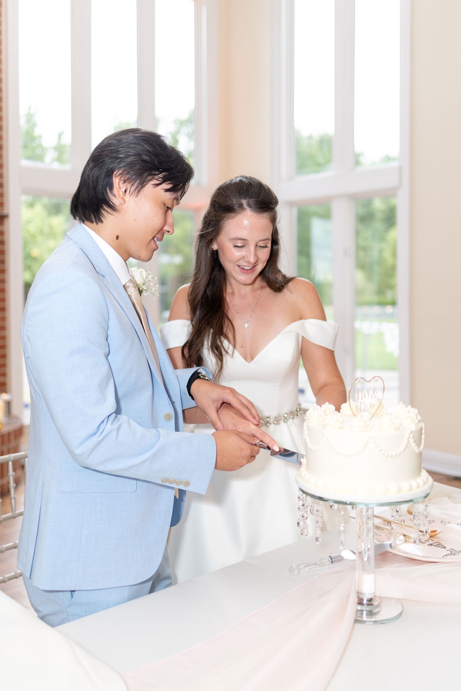 Joyful wedding reception and group dancing at The Estate at Sunset Farm in Bellbrook, Ohio, photographed by Julia and Sean Photography