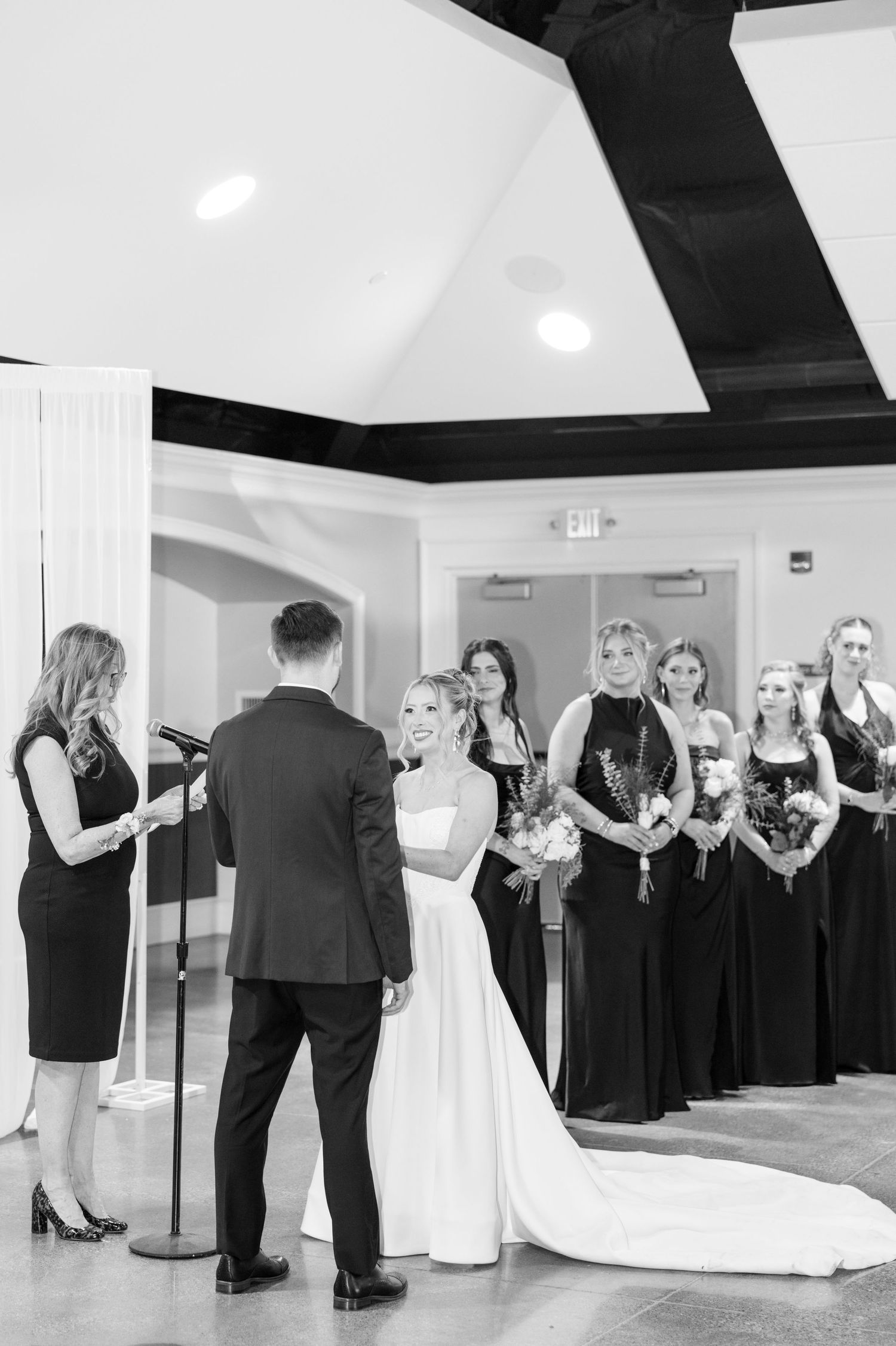 Wedding day photos at The Toledo Zoo in Toledo, Ohio photographed by Julia & Sean Photography, Ohio wedding photographers