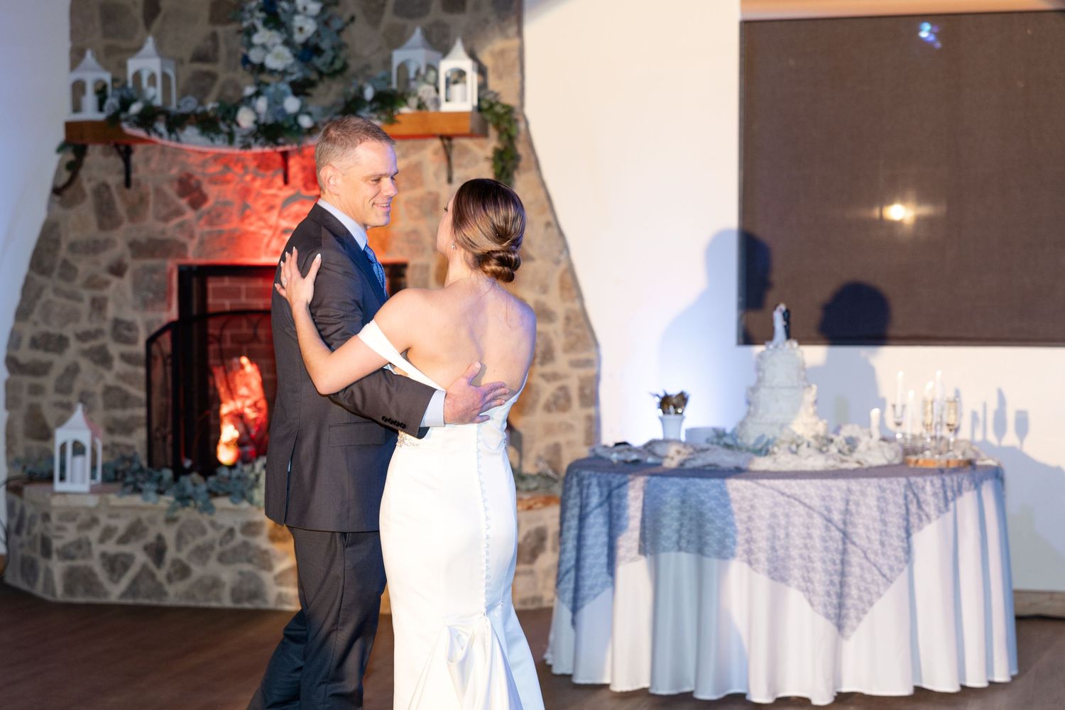 Light and airy wedding photography by Julia and Sean Photography, husband-and-wife photographers serving joyful brides in Dayton, Cincinnati
