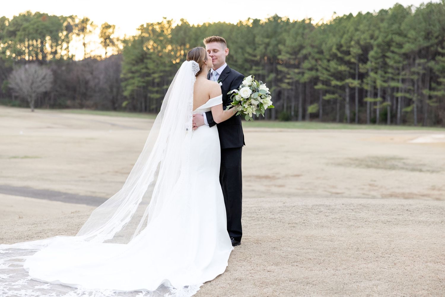 Light and airy wedding photography by Julia and Sean Photography, husband-and-wife photographers serving joyful brides in Dayton, Cincinnati