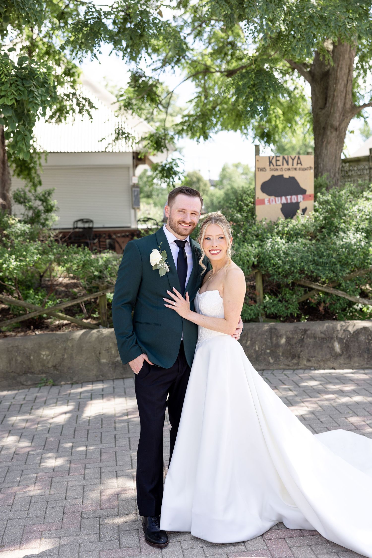 Wedding day photos at The Toledo Zoo in Toledo, Ohio photographed by Julia & Sean Photography, Ohio wedding photographers