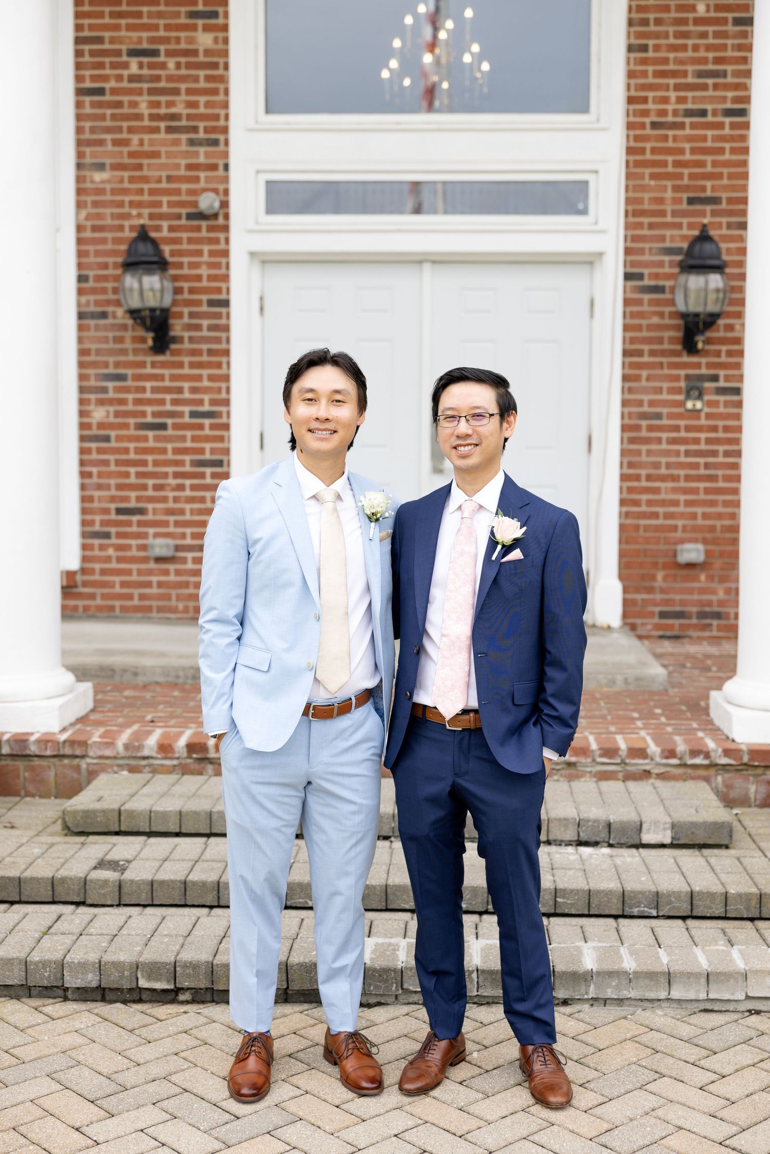 Light and airy wedding photography of a newly married couple at The Estate at Sunset Farm in Bellbrook, Ohio, by Julia and Sean Photography