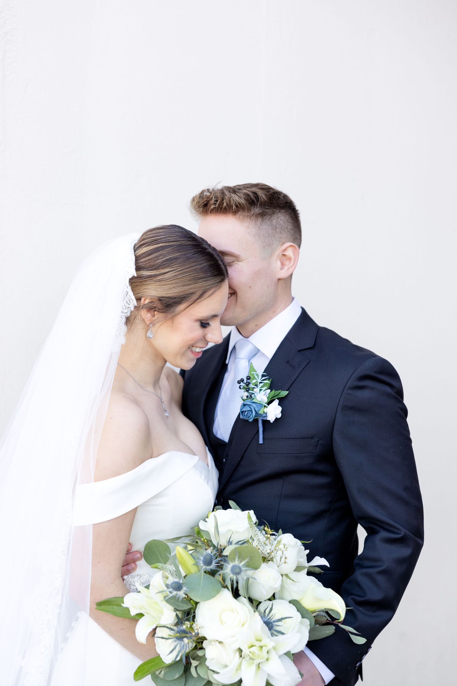 Light and airy wedding photography by Julia and Sean Photography, husband-and-wife photographers serving joyful brides in Dayton, Cincinnati