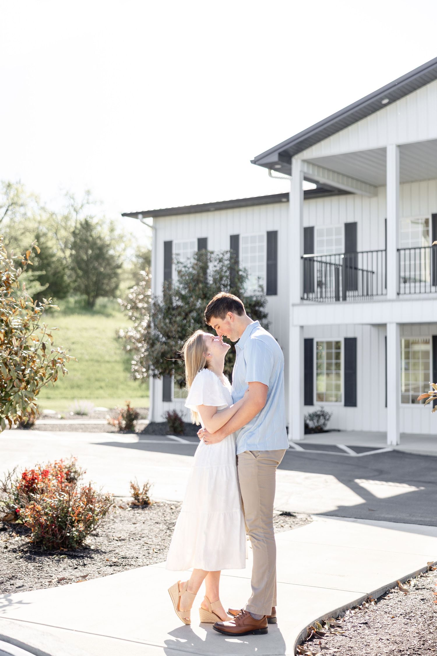 Light and airy Magnolia Estate engagement photos in Miamisburg, Ohio by Julia and Sean Photography