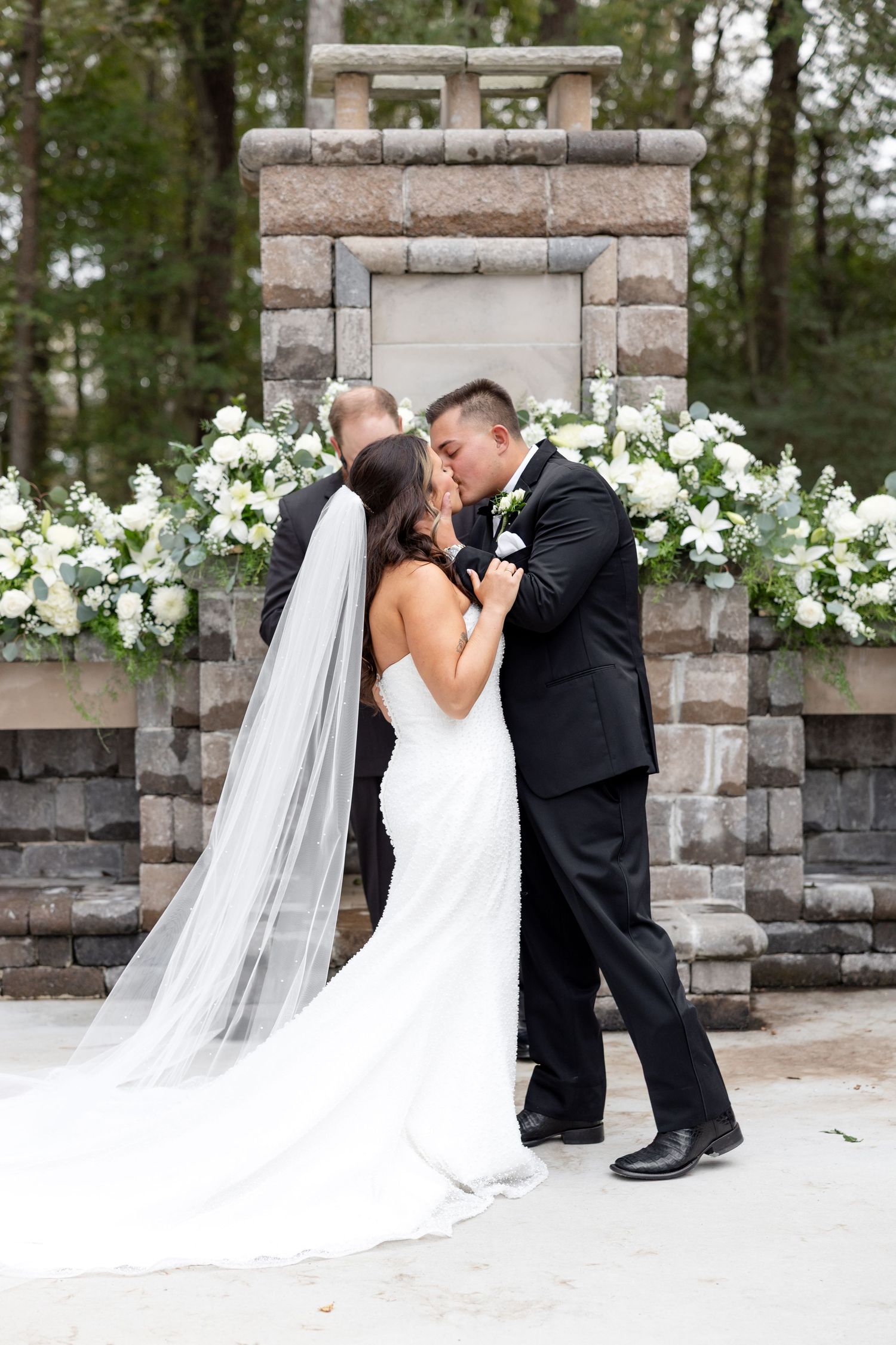 Elegant wedding at The Upton House in Guntersville, Alabama featuring a joyful bride and groom and timeless southern elegance.