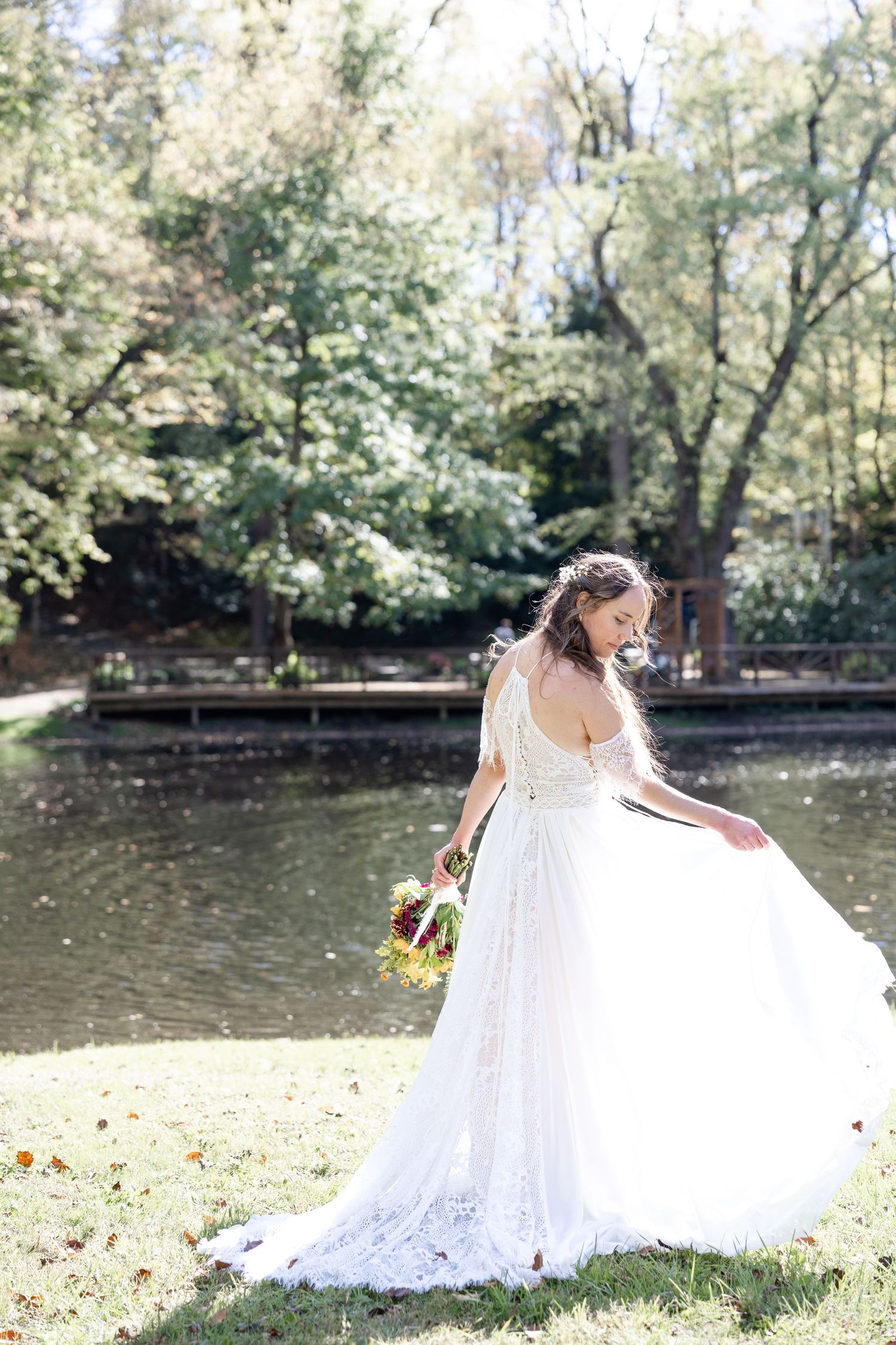 Light, airy wedding photography in Cleveland, Ohio. Ohio Wedding Photographers - Julia and Sean Photography, timeless, joyful wedding photos