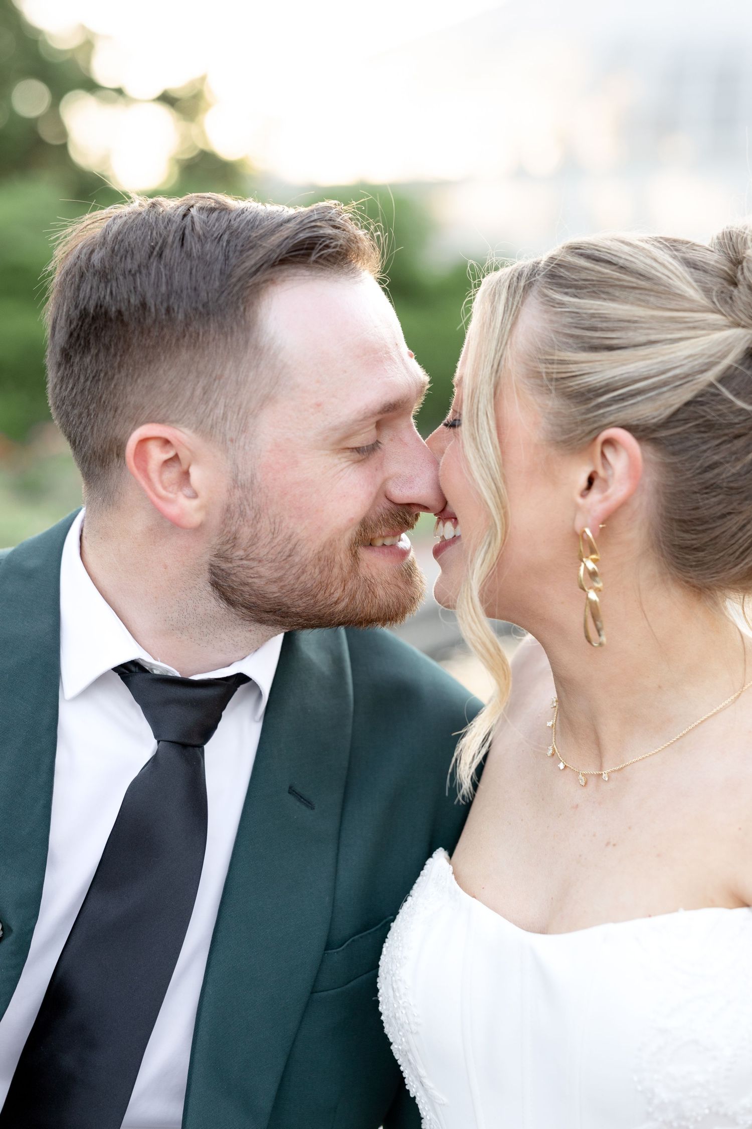 Wedding day photos at The Toledo Zoo in Toledo, Ohio photographed by Julia & Sean Photography, Ohio wedding photographers