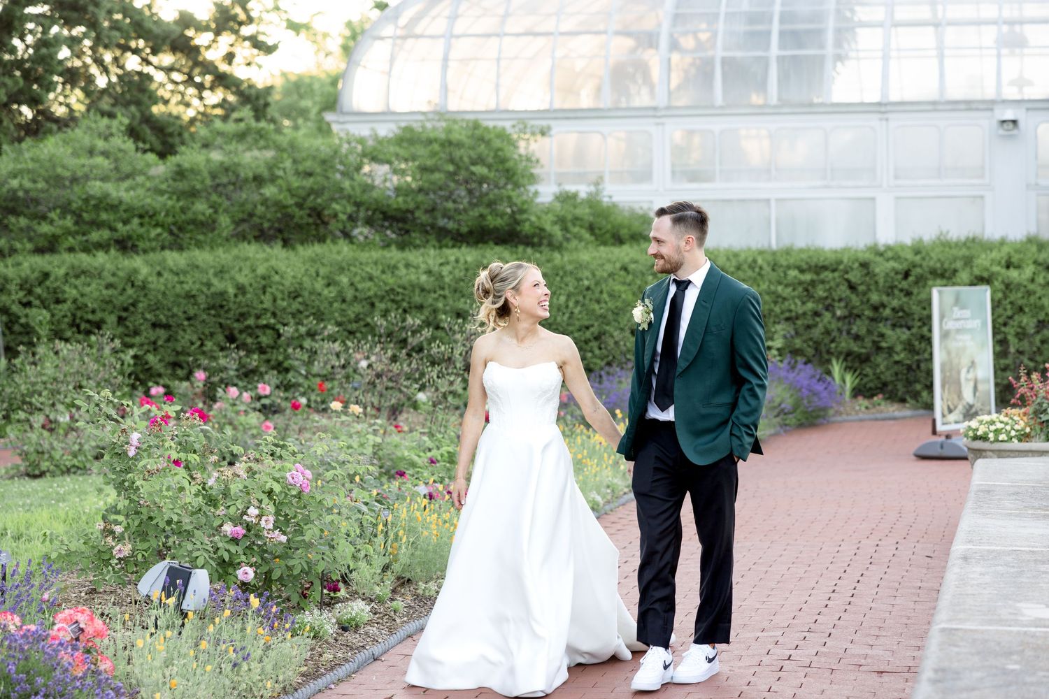 Wedding day photos at The Toledo Zoo in Toledo, Ohio photographed by Julia & Sean Photography, Ohio wedding photographers