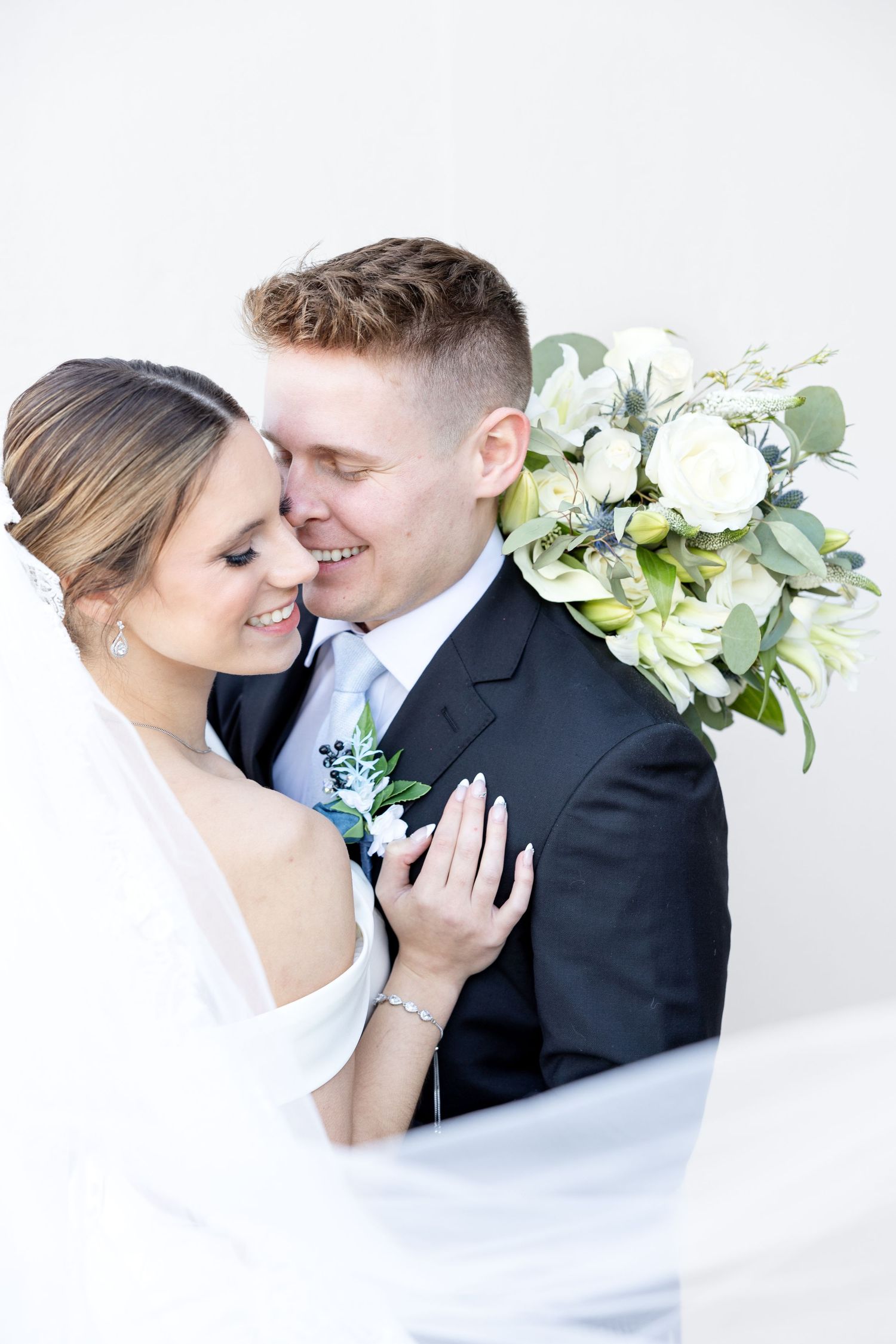 Light and airy wedding photography by Julia and Sean Photography, husband-and-wife photographers serving joyful brides in Dayton, Cincinnati
