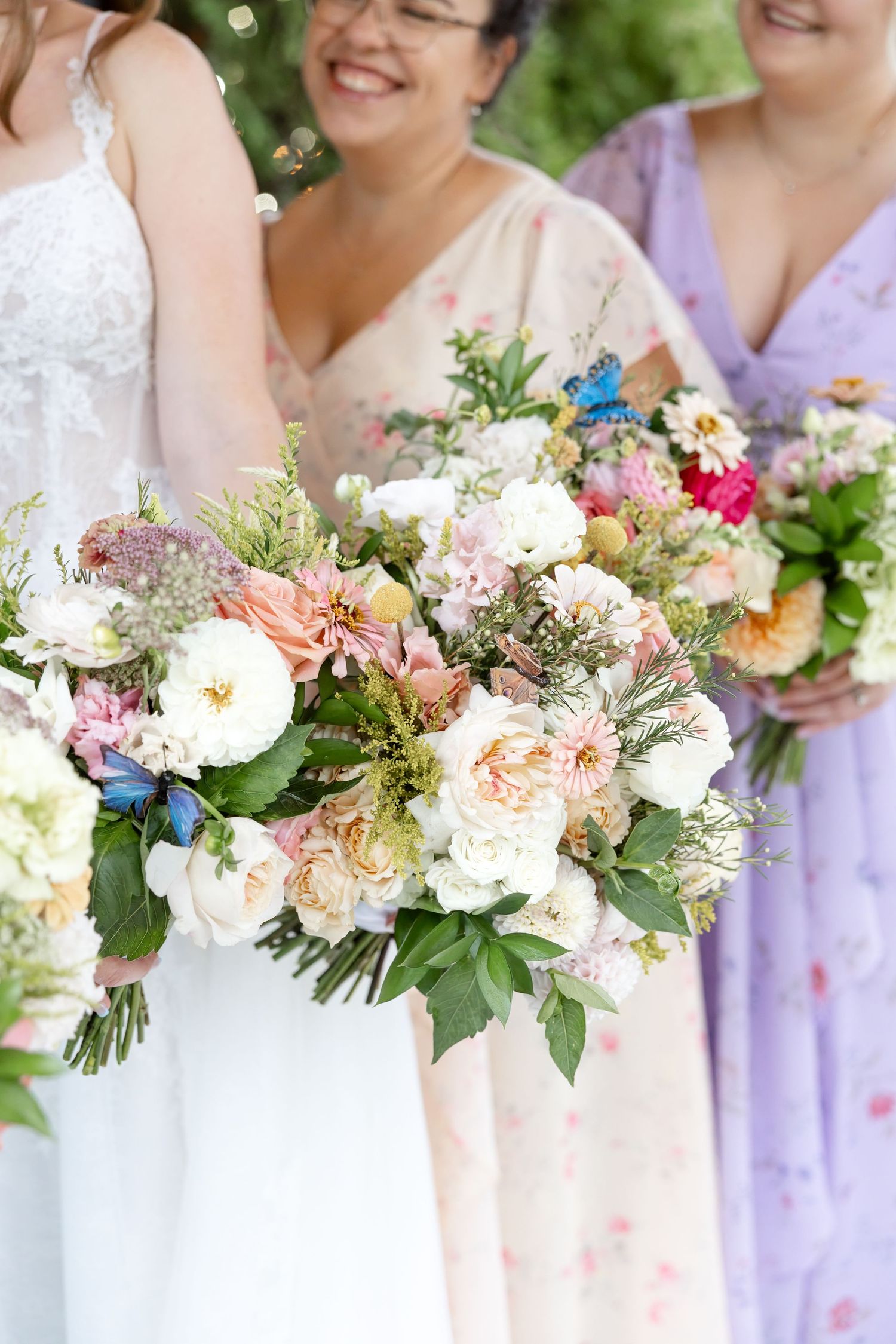 Romantic Meadow Ridge Events wedding in Windsor, Ohio photographed by Julia & Sean Photography, Northeast Ohio wedding photographers.