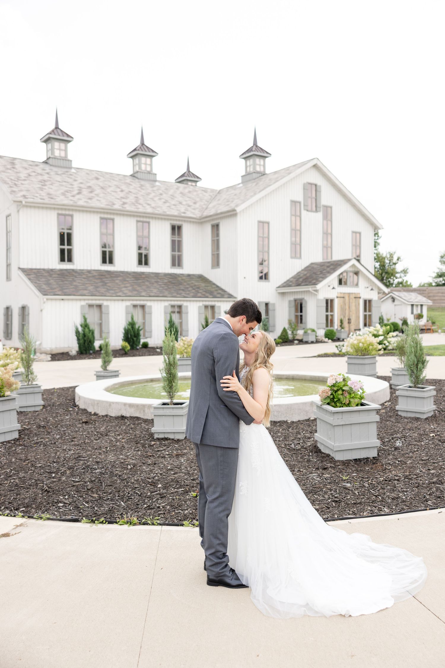 Joyful summer wedding at The Bicentennial Barn in Dayton, Ohio, photographed by Dayton wedding photographers Julia and Sean Photography.