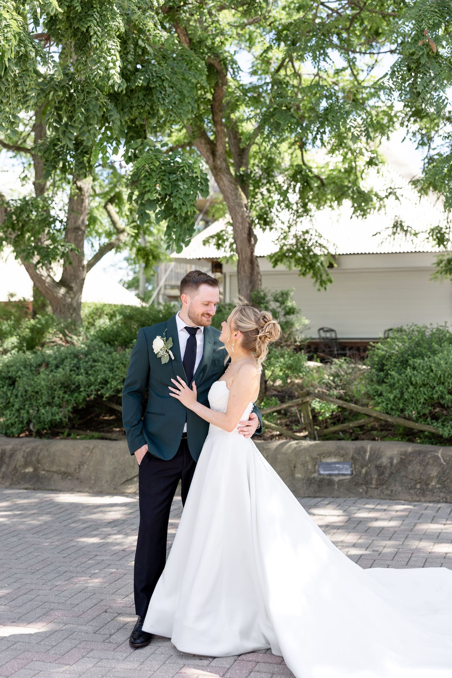 Wedding day photos at The Toledo Zoo in Toledo, Ohio photographed by Julia & Sean Photography, Ohio wedding photographers