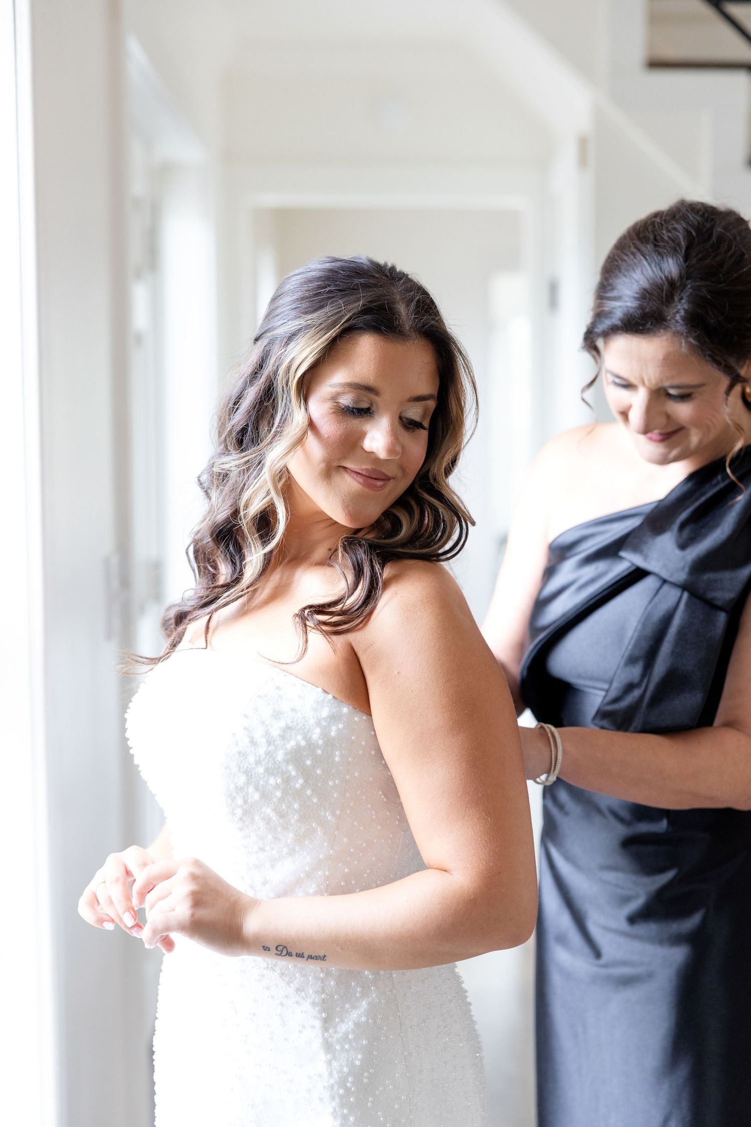 Elegant wedding at The Upton House in Guntersville, Alabama featuring a joyful bride and groom and timeless southern elegance.