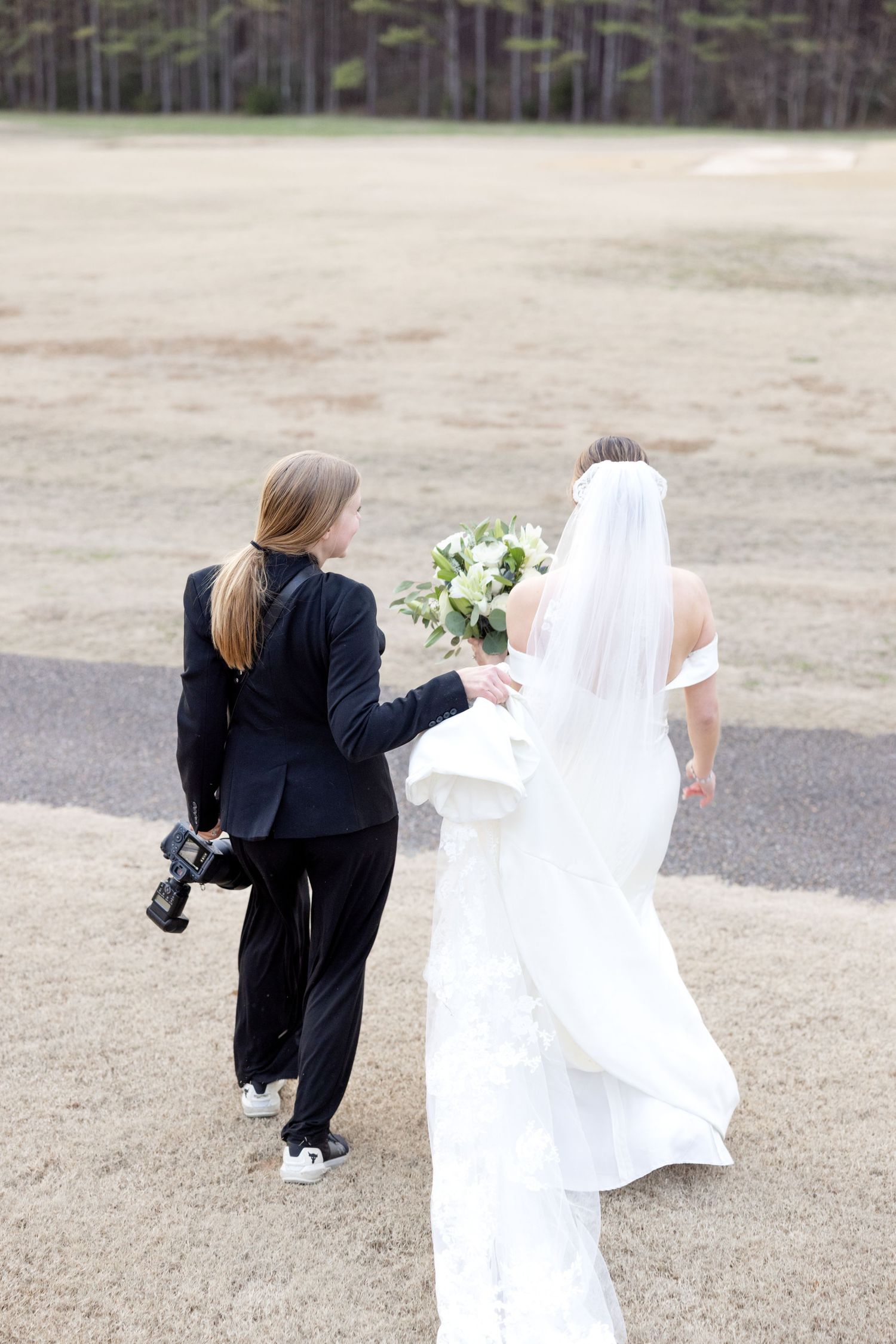 Light and airy wedding photography by Julia and Sean Photography, husband-and-wife photographers serving joyful brides in Dayton, Cincinnati