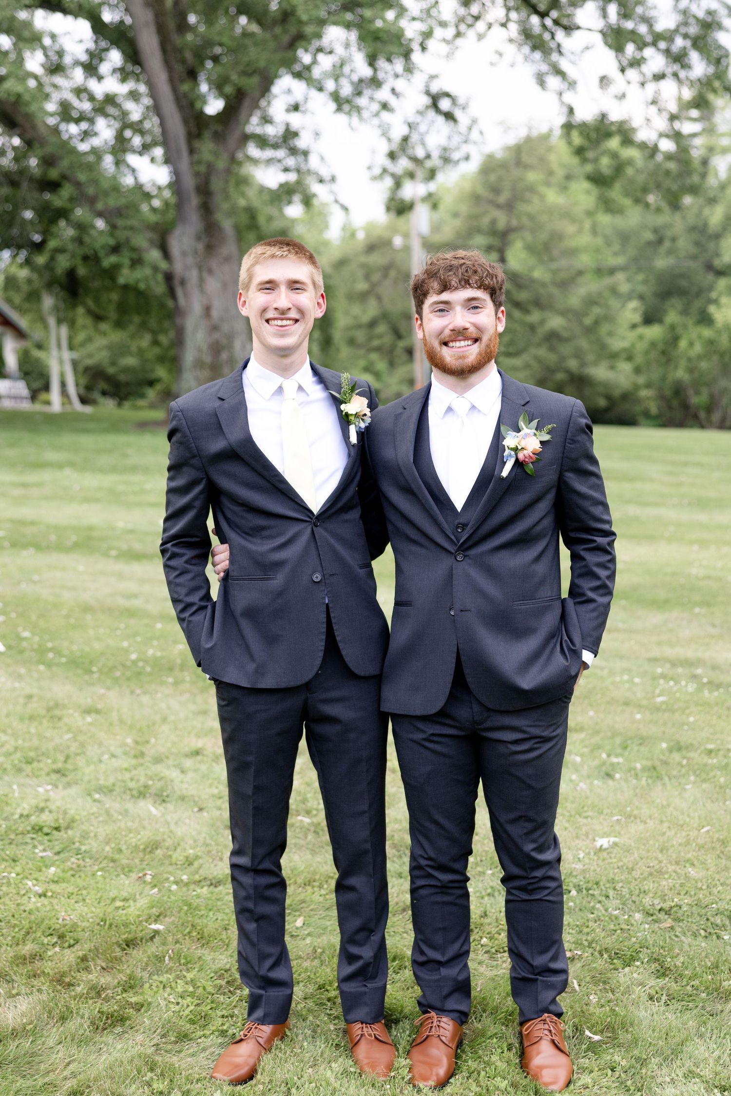 Timeless wedding inspiration at The Beverly Mansion featuring romantic portraits, elegant details, and a joyful celebration in Marengo, Ohio