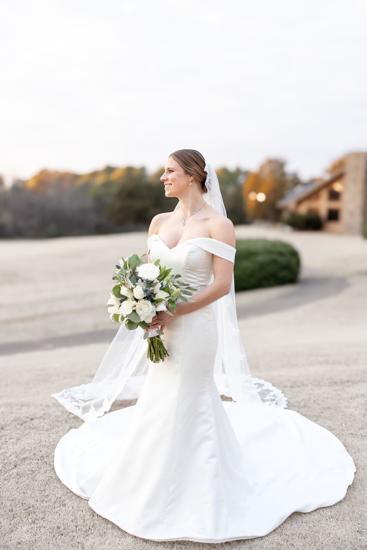 Light and airy wedding photography by Julia and Sean Photography, husband-and-wife photographers serving joyful brides in Dayton, Cincinnati