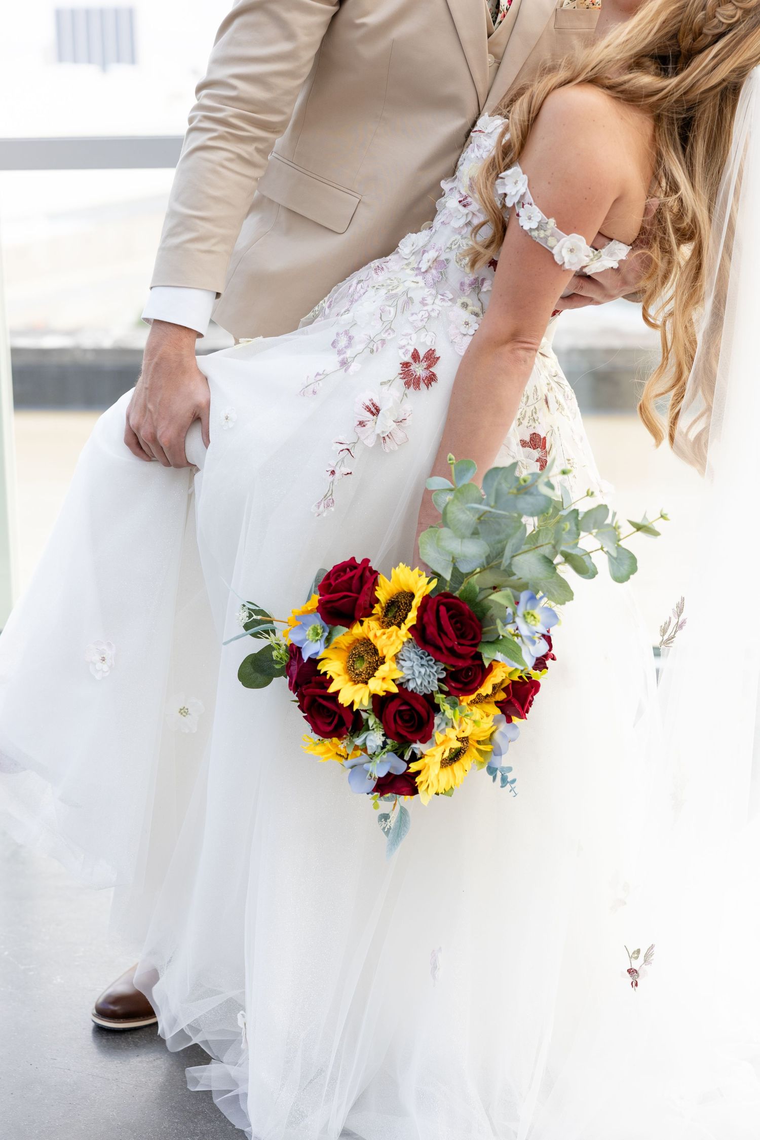 Timeless rooftop wedding at Revery in Columbus by Julia and Sean Photography, serving Dayton, Columbus & Cincinnati.